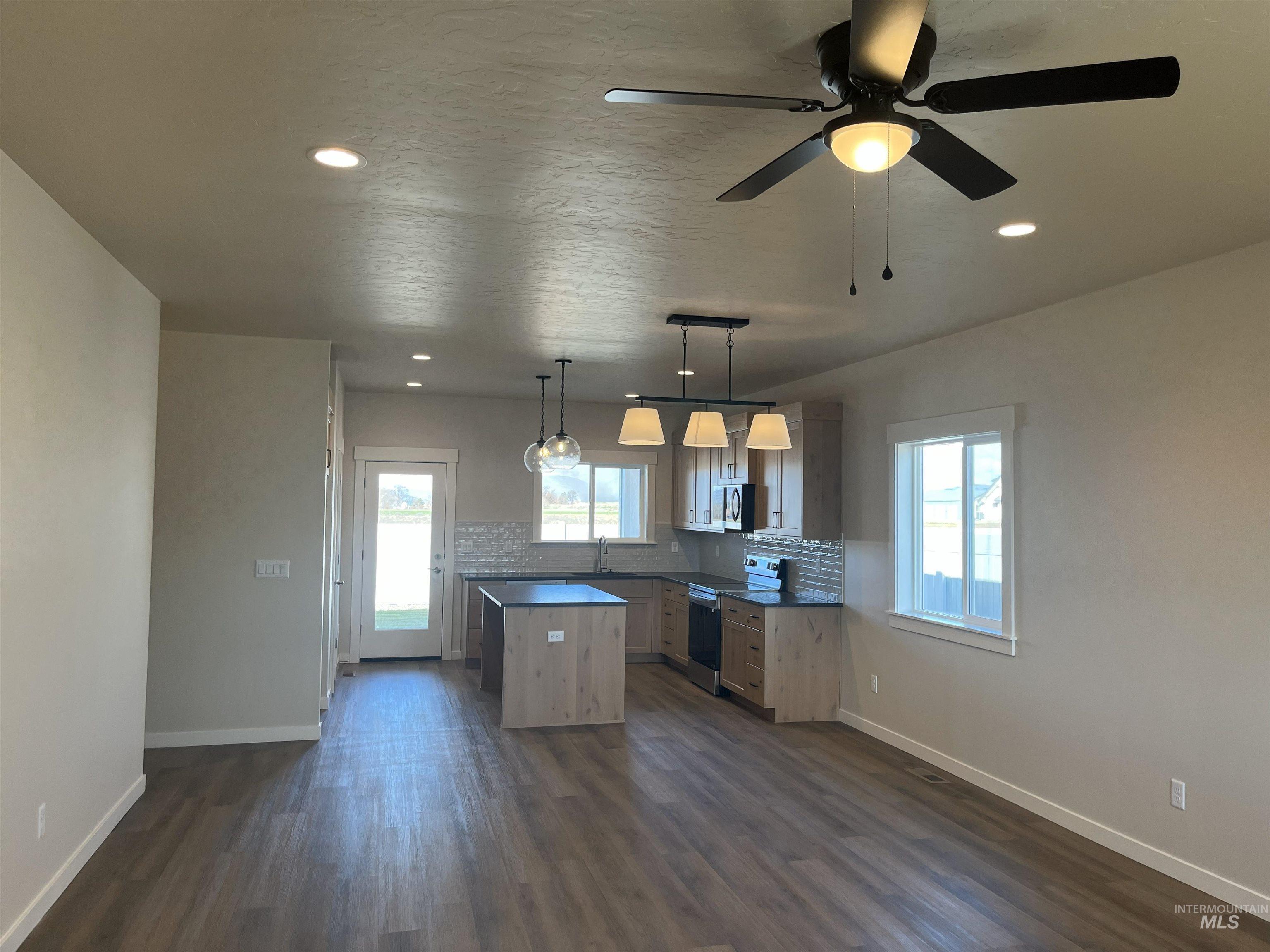 1615 Trail Way, Weiser, Idaho 83672, 3 Bedrooms, 2 Bathrooms, Residential For Sale, Price $359,900,MLS 98990499