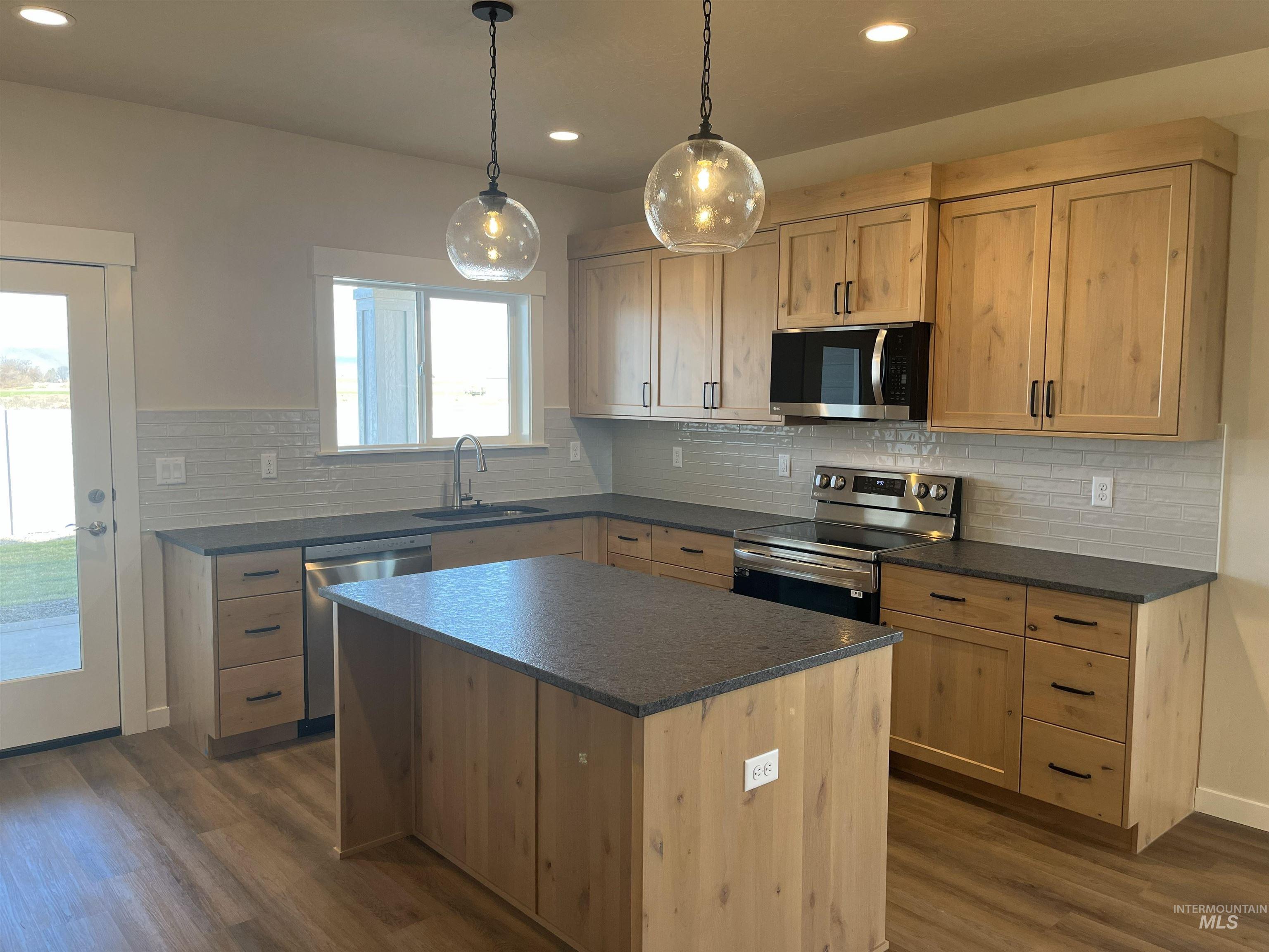 1615 Trail Way, Weiser, Idaho 83672, 3 Bedrooms, 2 Bathrooms, Residential For Sale, Price $359,900,MLS 98990499