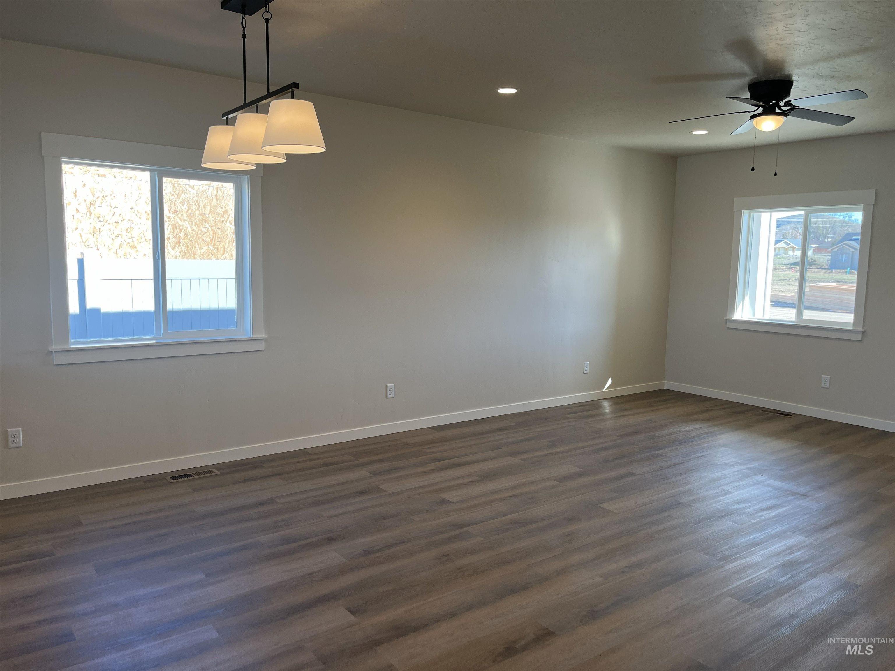 1615 Trail Way, Weiser, Idaho 83672, 3 Bedrooms, 2 Bathrooms, Residential For Sale, Price $359,900,MLS 98990499