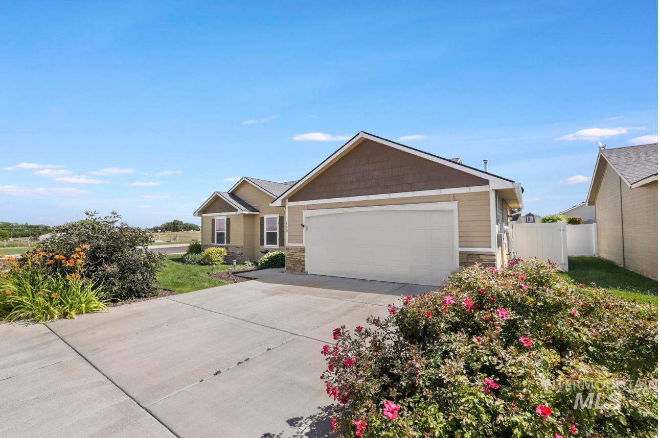 608 Braden Ct, Twin Falls, Idaho 83301, 3 Bedrooms, 2 Bathrooms, Residential For Sale, Price $359,000,MLS 98990501
