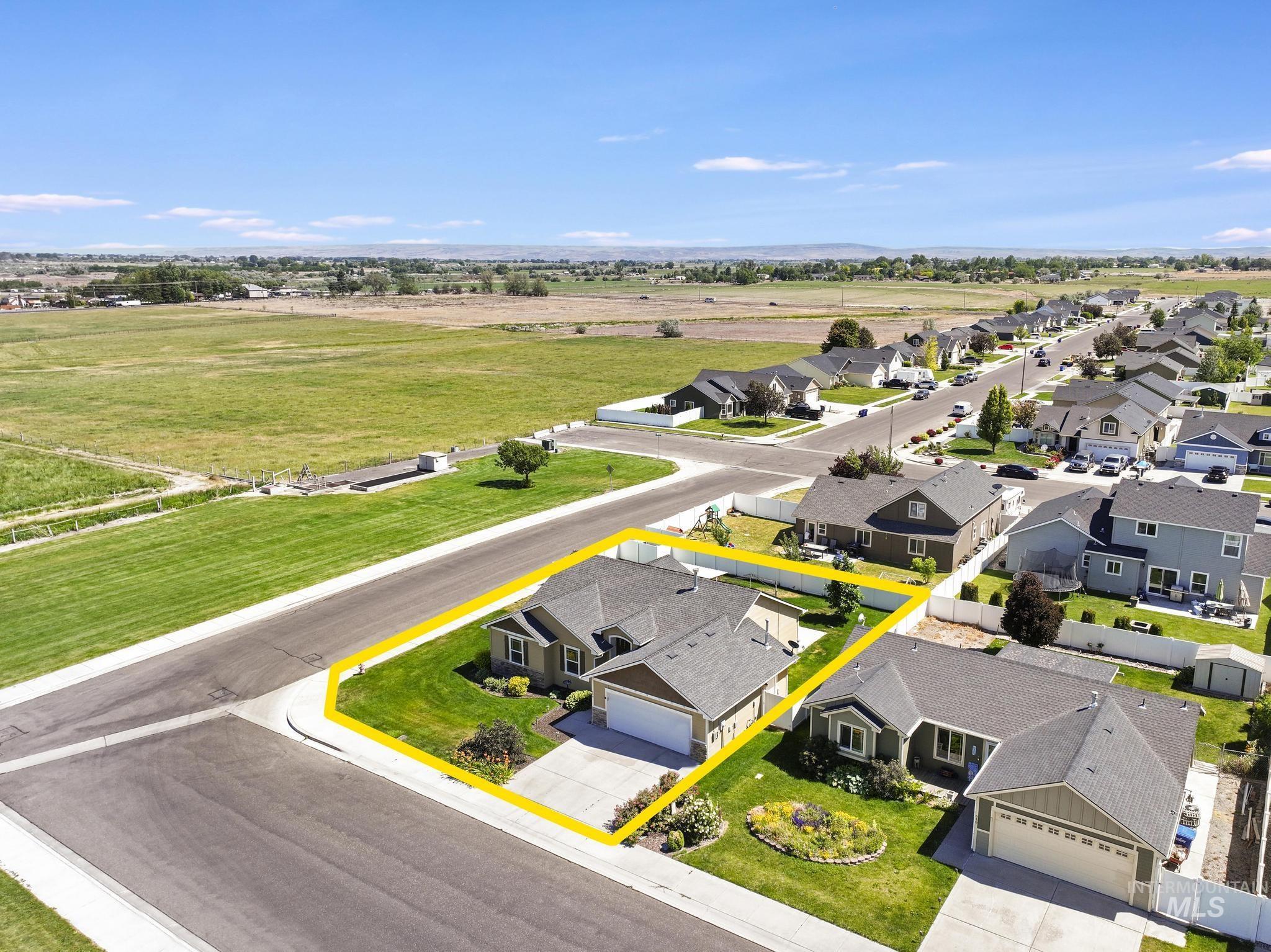 608 Braden Ct, Twin Falls, Idaho 83301, 3 Bedrooms, 2 Bathrooms, Residential For Sale, Price $359,000,MLS 98990501