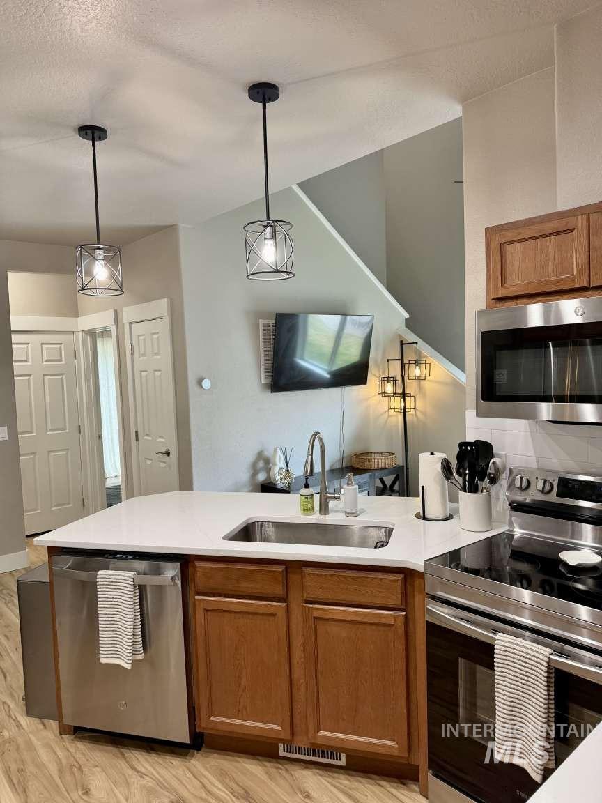 26 Mangum Cir #8, Donnelly, Idaho 83615, 3 Bedrooms, 2 Bathrooms, Residential Income For Sale, Price $369,990,MLS 98990502