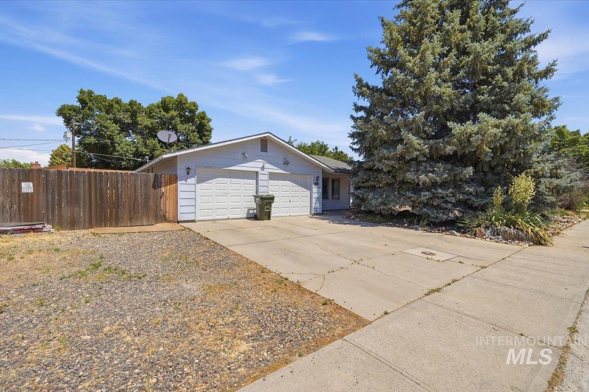 1277 SW 16th Ave, Ontario, Oregon 97914, 3 Bedrooms, 2 Bathrooms, Residential For Sale, Price $299,900,MLS 98990506