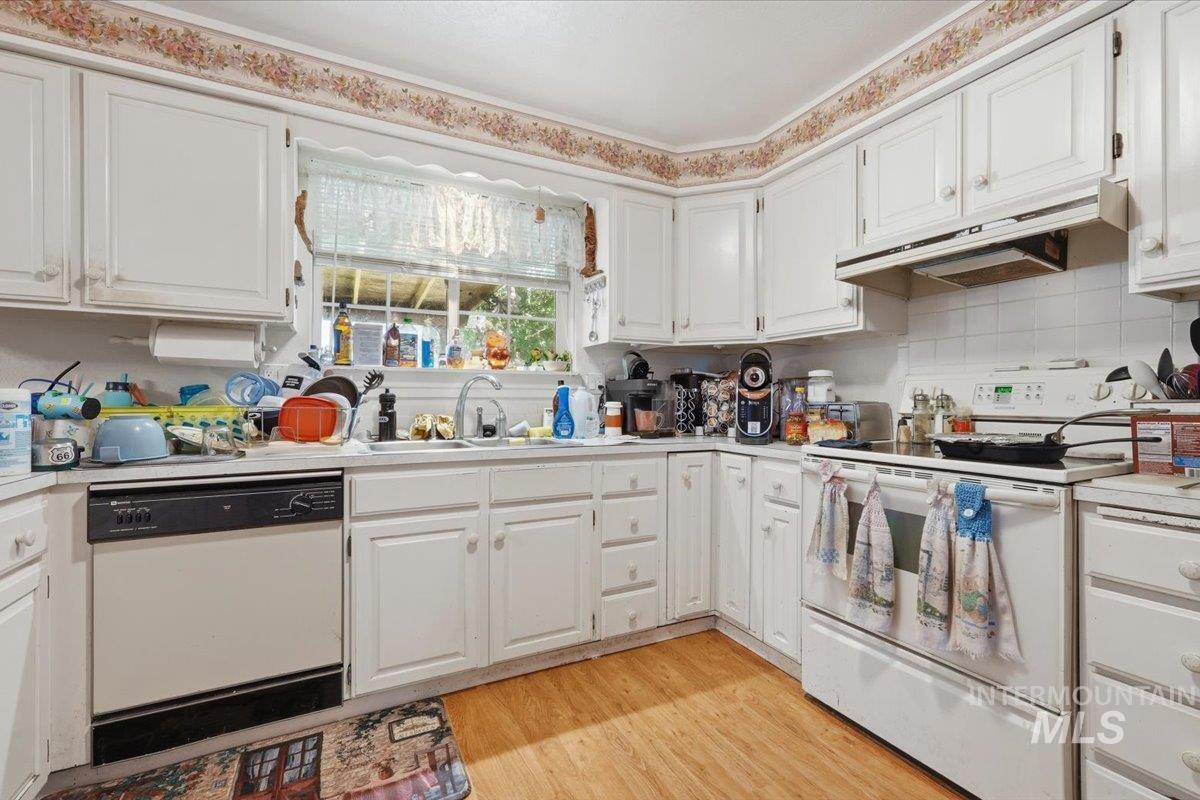 1277 SW 16th Ave, Ontario, Oregon 97914, 3 Bedrooms, 2 Bathrooms, Residential For Sale, Price $299,900,MLS 98990506