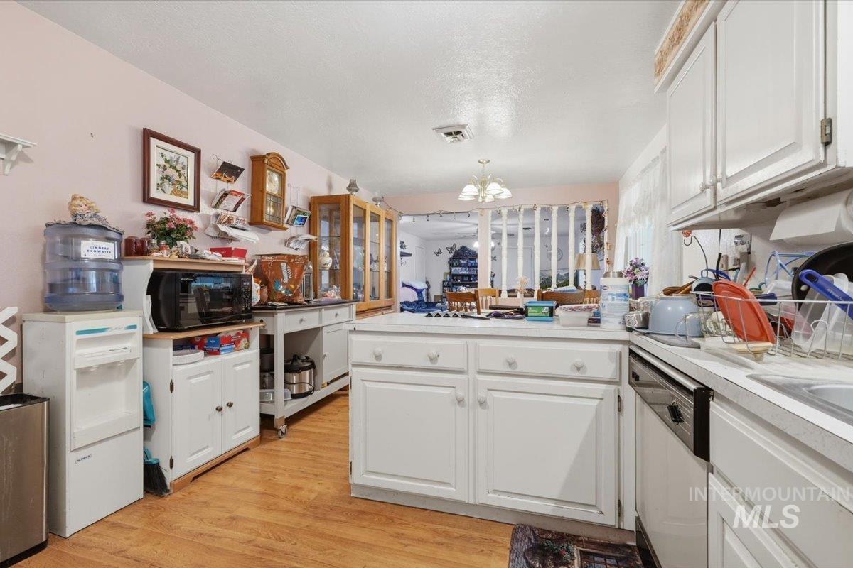 1277 SW 16th Ave, Ontario, Oregon 97914, 3 Bedrooms, 2 Bathrooms, Residential For Sale, Price $299,900,MLS 98990506