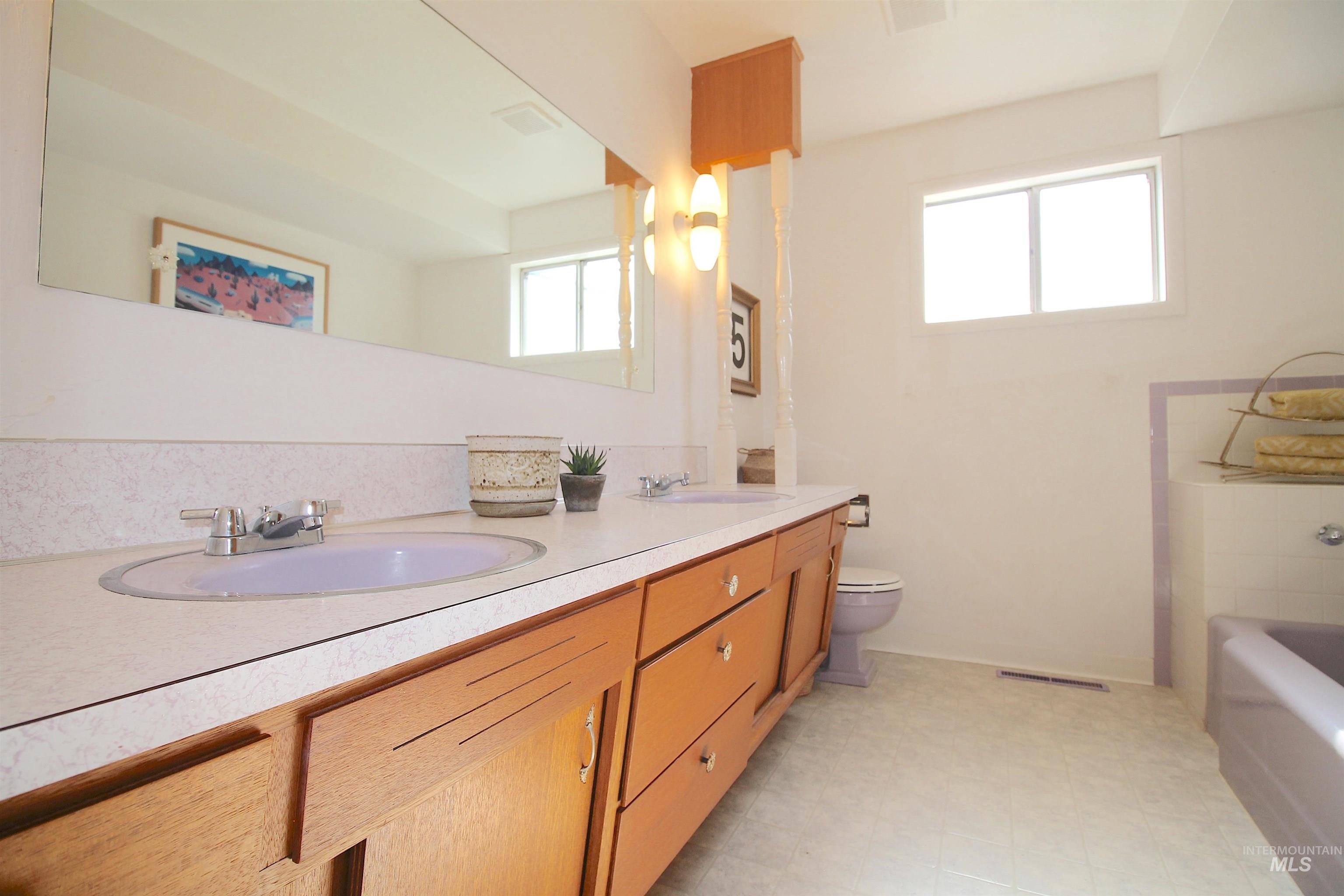 16067 S 10TH AVE, Caldwell, Idaho 83607, 3 Bedrooms, 2 Bathrooms, Residential For Sale, Price $439,900,MLS 98990510