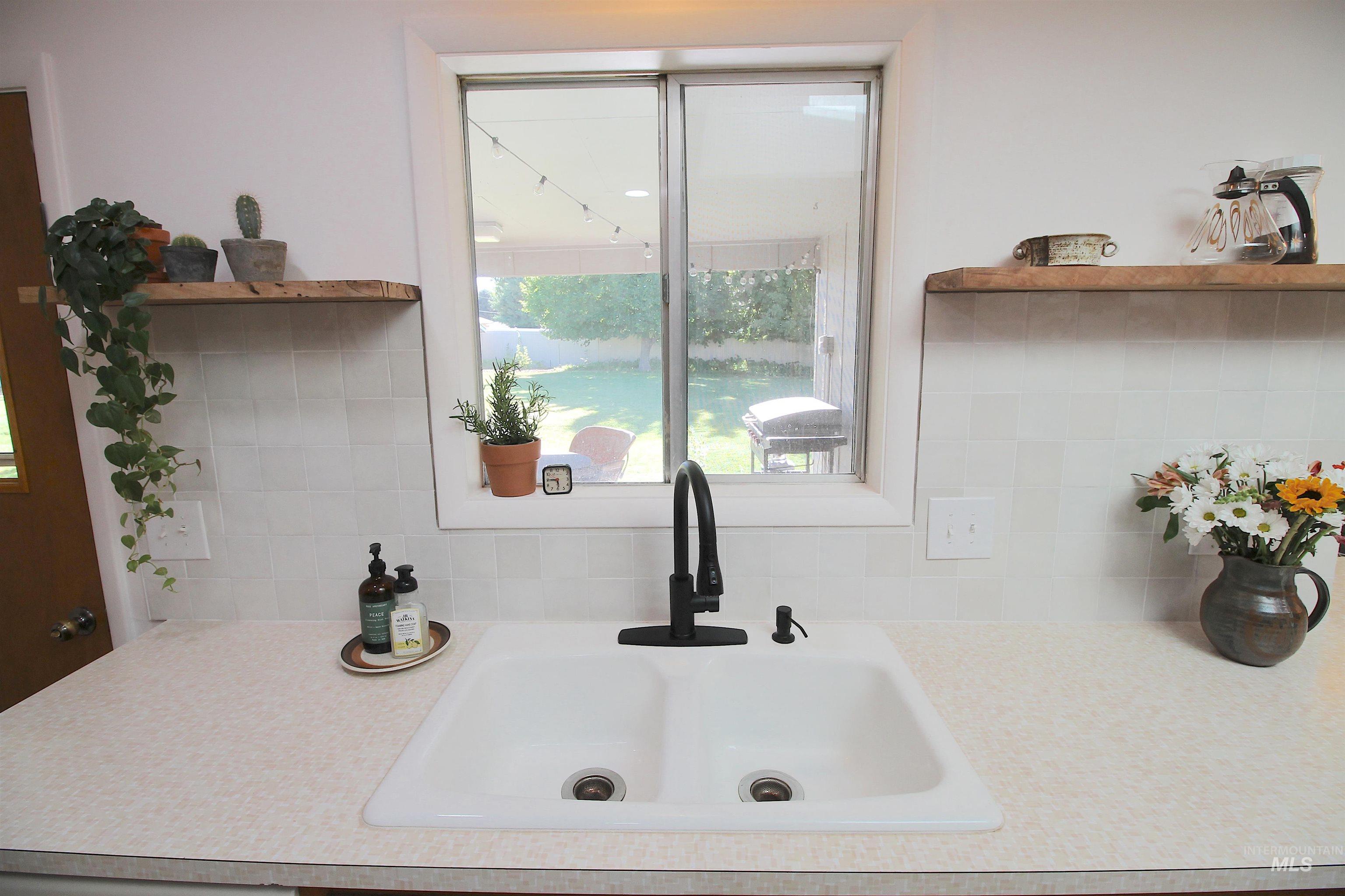 16067 S 10TH AVE, Caldwell, Idaho 83607, 3 Bedrooms, 2 Bathrooms, Residential For Sale, Price $439,900,MLS 98990510
