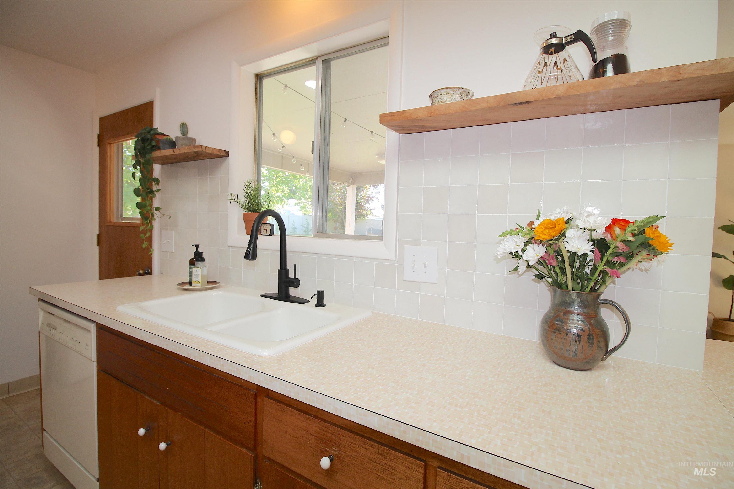 16067 S 10TH AVE, Caldwell, Idaho 83607, 3 Bedrooms, 2 Bathrooms, Residential For Sale, Price $439,900,MLS 98990510