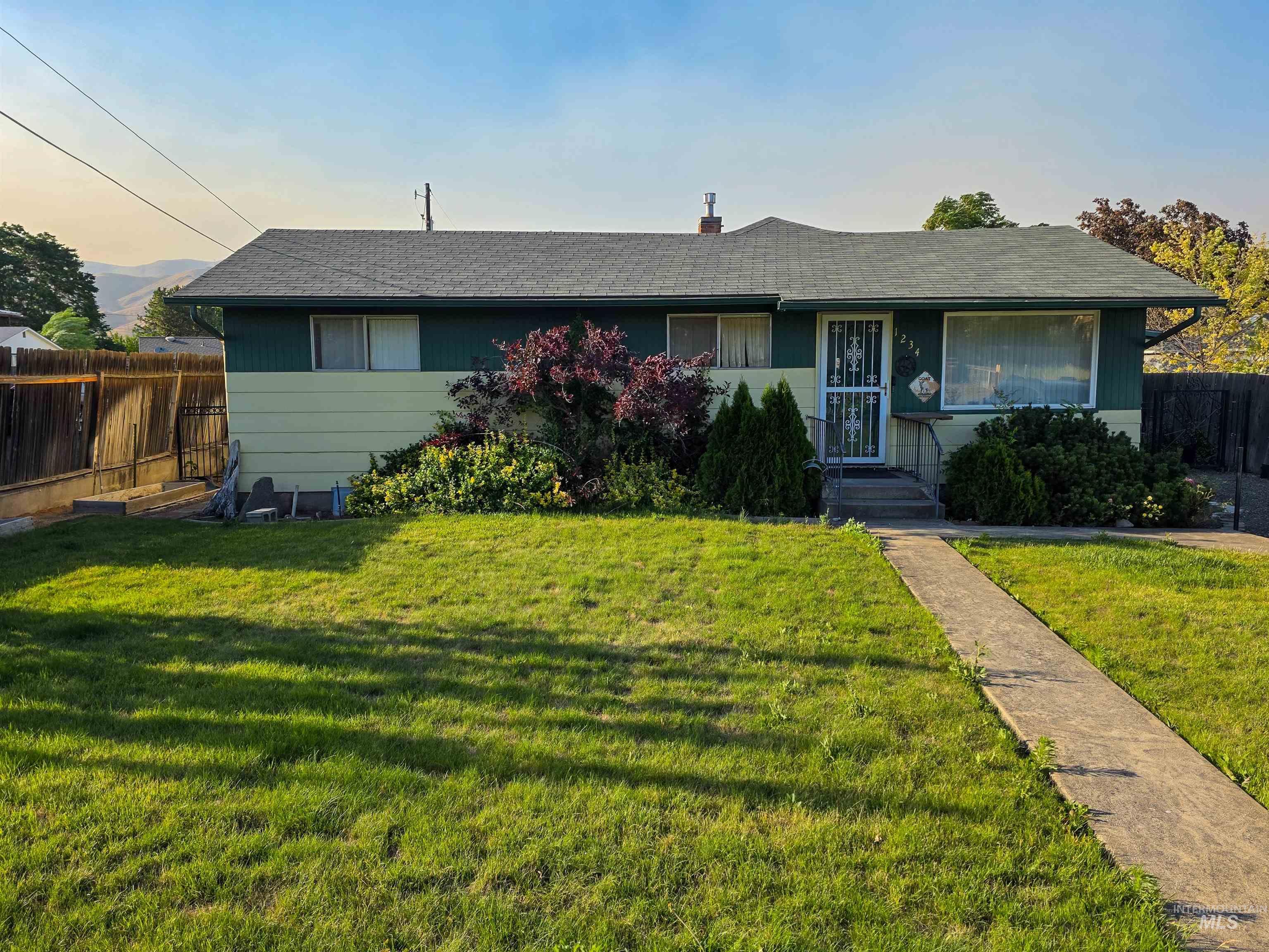 1234 Libby St., Clarkston, Washington 99403, 3 Bedrooms, 2 Bathrooms, Residential For Sale, Price $319,999,MLS 98990512