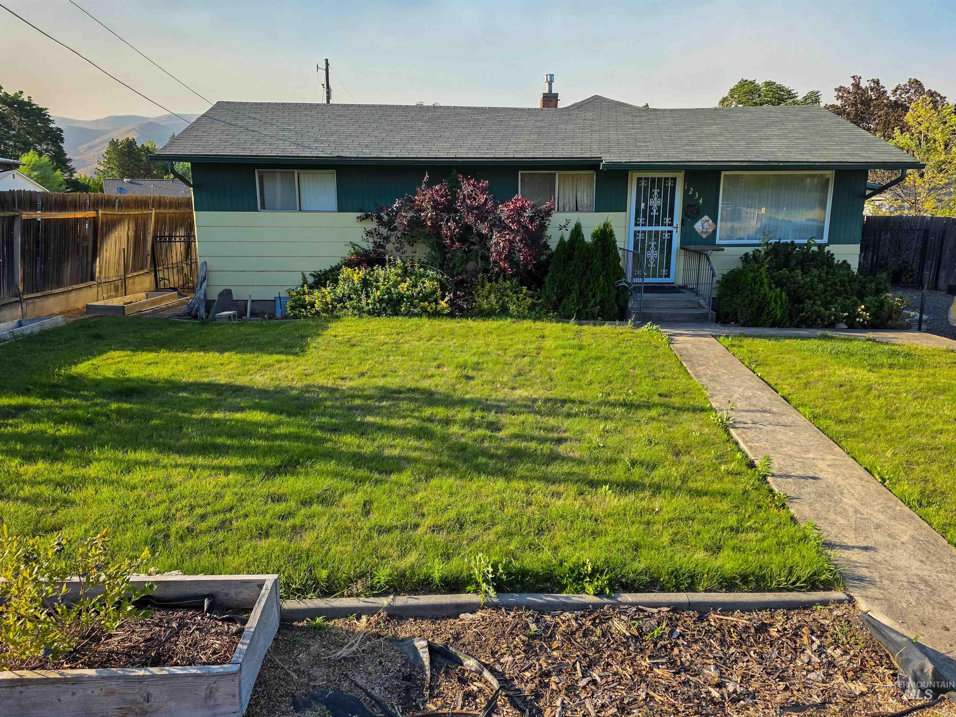 1234 Libby St., Clarkston, Washington 99403, 3 Bedrooms, 2 Bathrooms, Residential For Sale, Price $319,999,MLS 98990512
