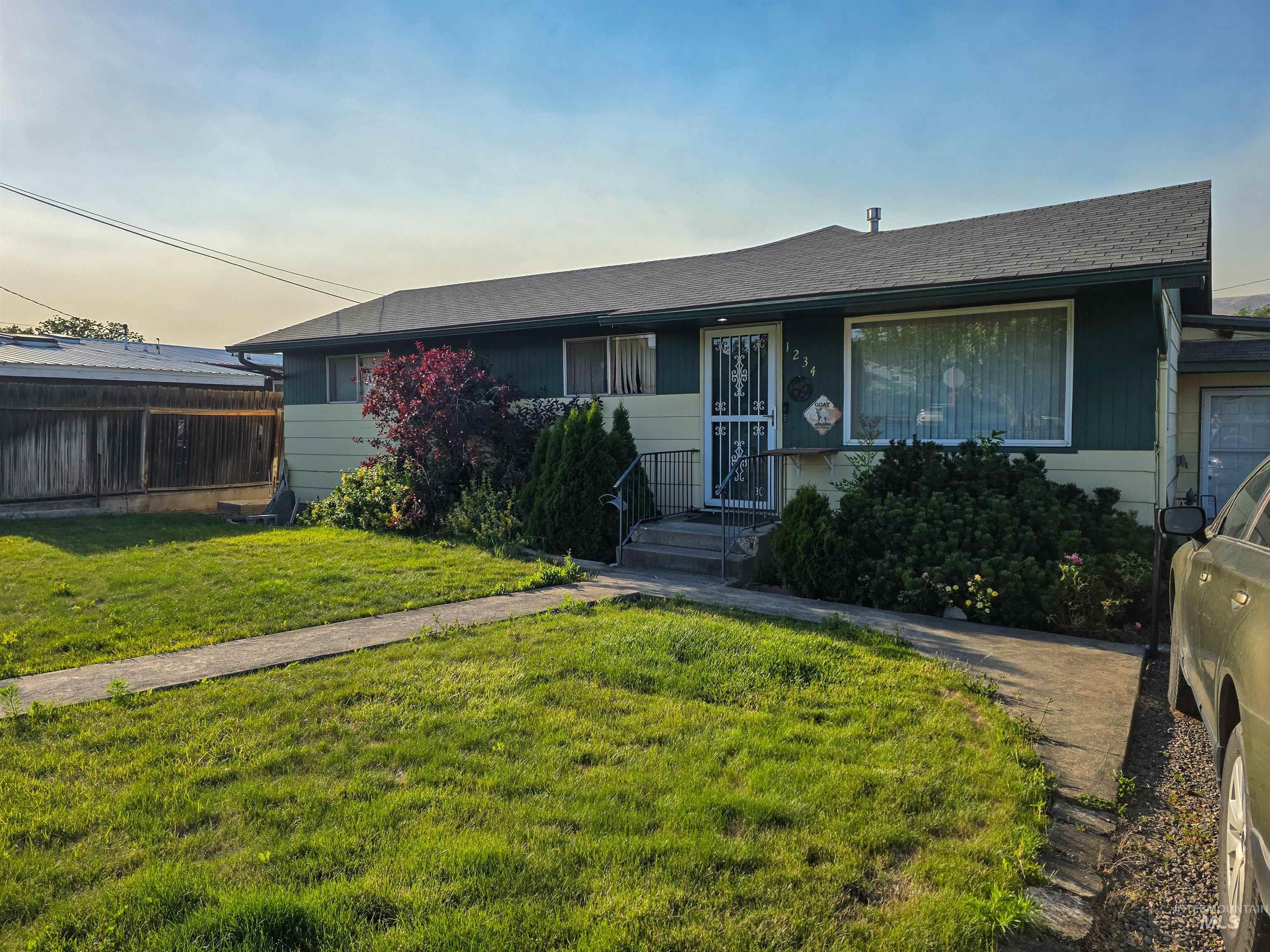1234 Libby St., Clarkston, Washington 99403, 3 Bedrooms, 2 Bathrooms, Residential For Sale, Price $319,999,MLS 98990512