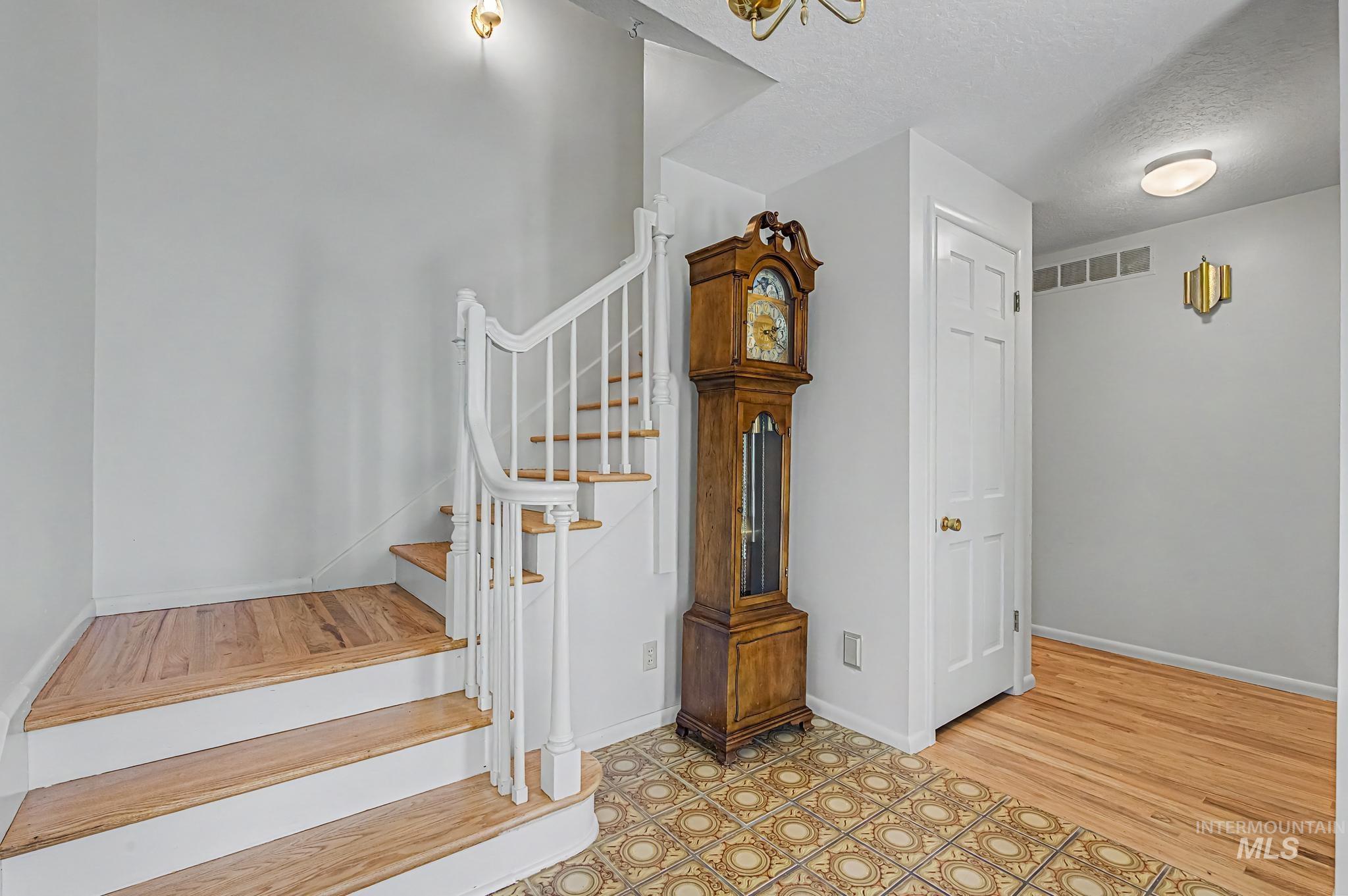 1001 W Highland View Dr., Boise, Idaho 83702, 4 Bedrooms, 2.5 Bathrooms, Residential For Sale, Price $795,000, 98990515