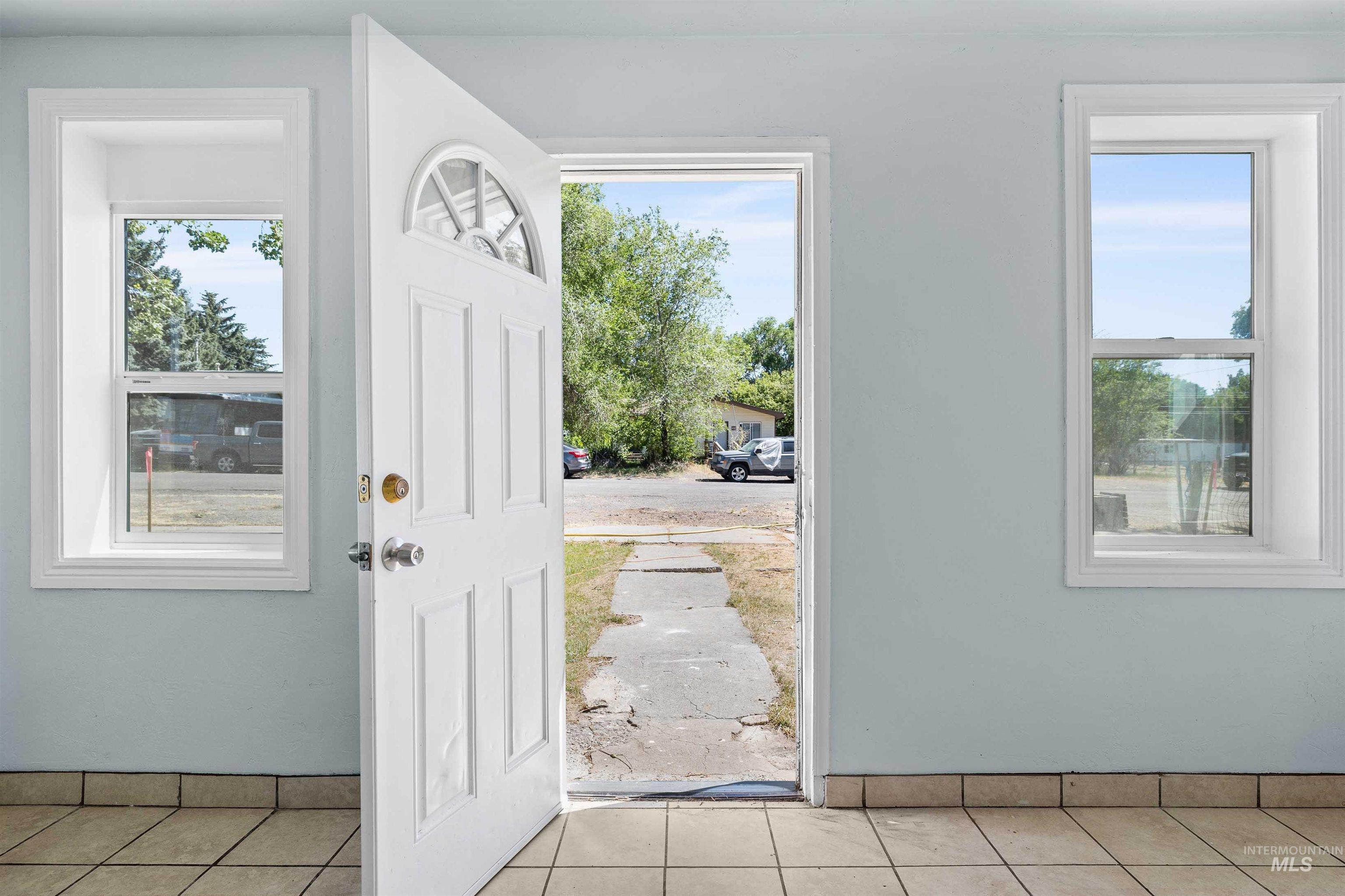 610 W Ave B, Jerome, Idaho 83338, 2 Bedrooms, 1 Bathroom, Residential For Sale, Price $198,900, 98990518