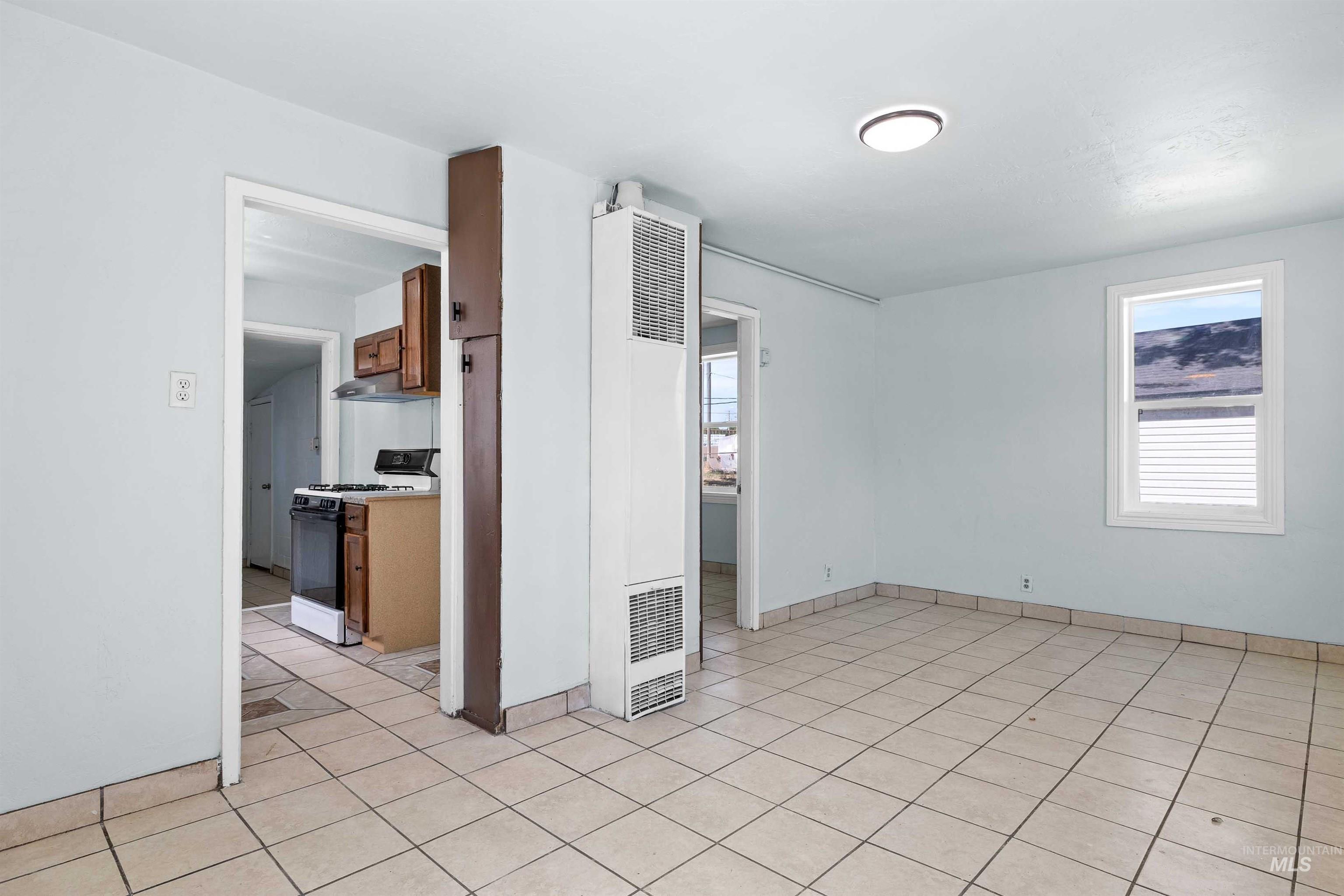 610 W Ave B, Jerome, Idaho 83338, 2 Bedrooms, 1 Bathroom, Residential For Sale, Price $198,900, 98990518