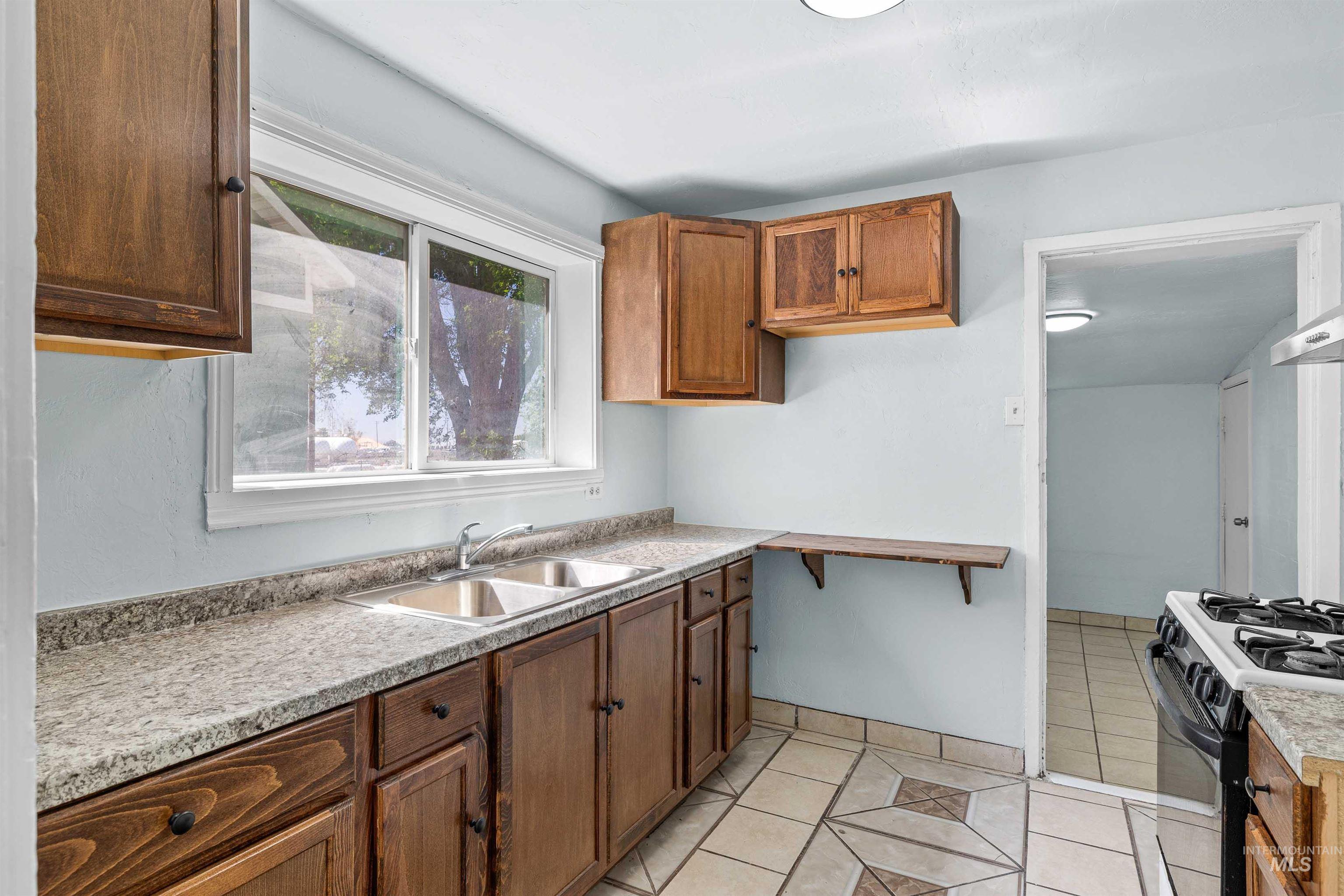 610 W Ave B, Jerome, Idaho 83338, 2 Bedrooms, 1 Bathroom, Residential For Sale, Price $198,900, 98990518