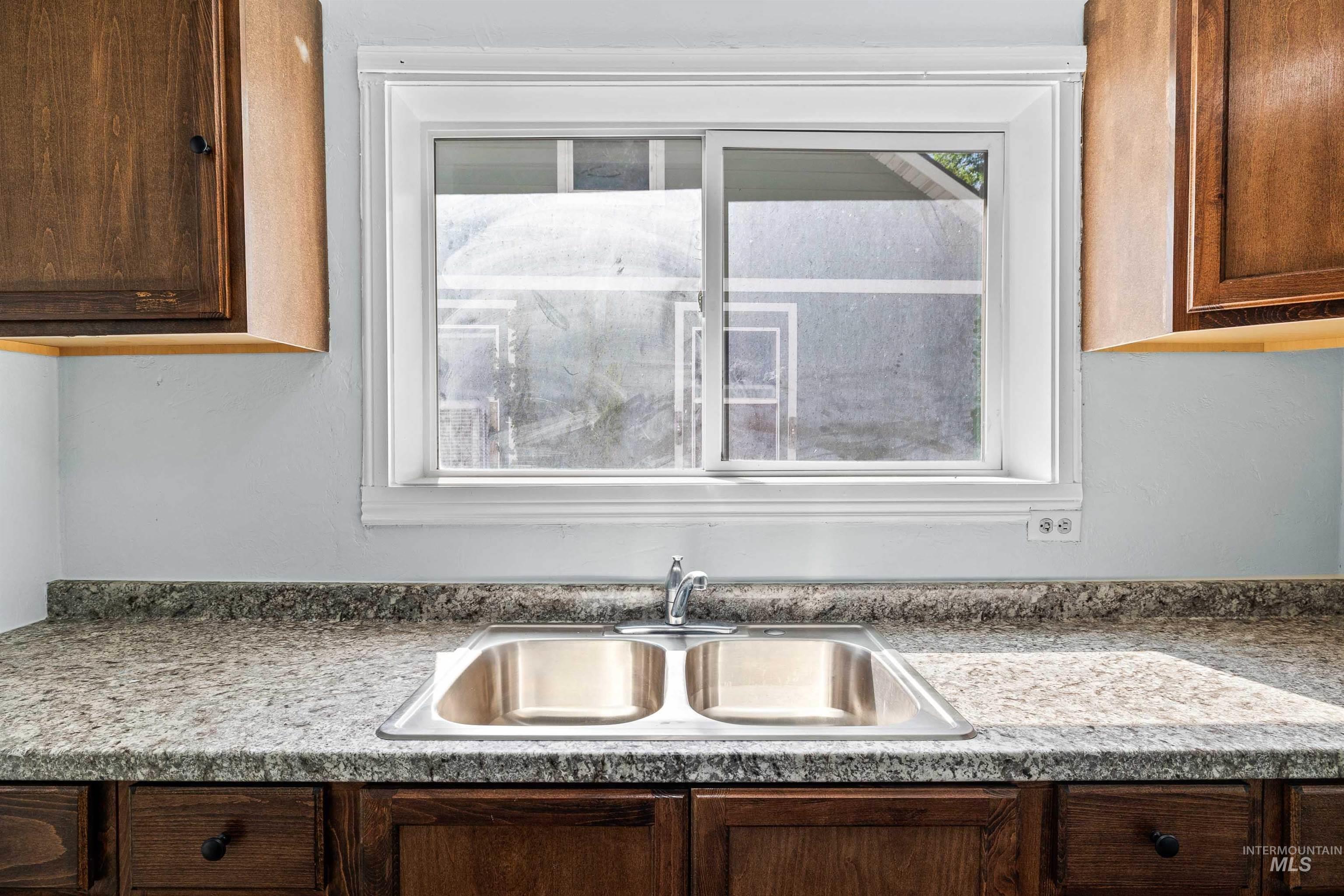 610 W Ave B, Jerome, Idaho 83338, 2 Bedrooms, 1 Bathroom, Residential For Sale, Price $198,900, 98990518