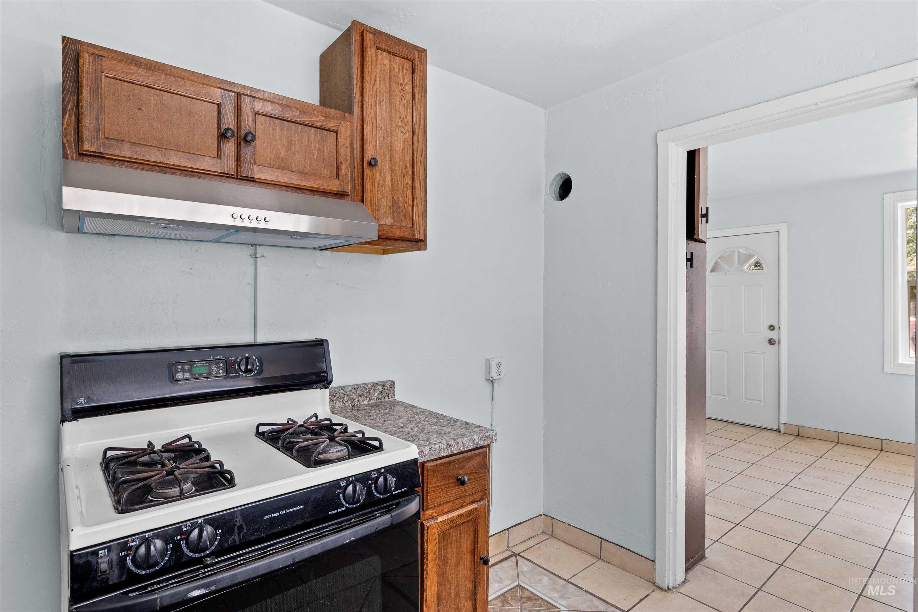 610 W Ave B, Jerome, Idaho 83338, 2 Bedrooms, 1 Bathroom, Residential For Sale, Price $198,900, 98990518