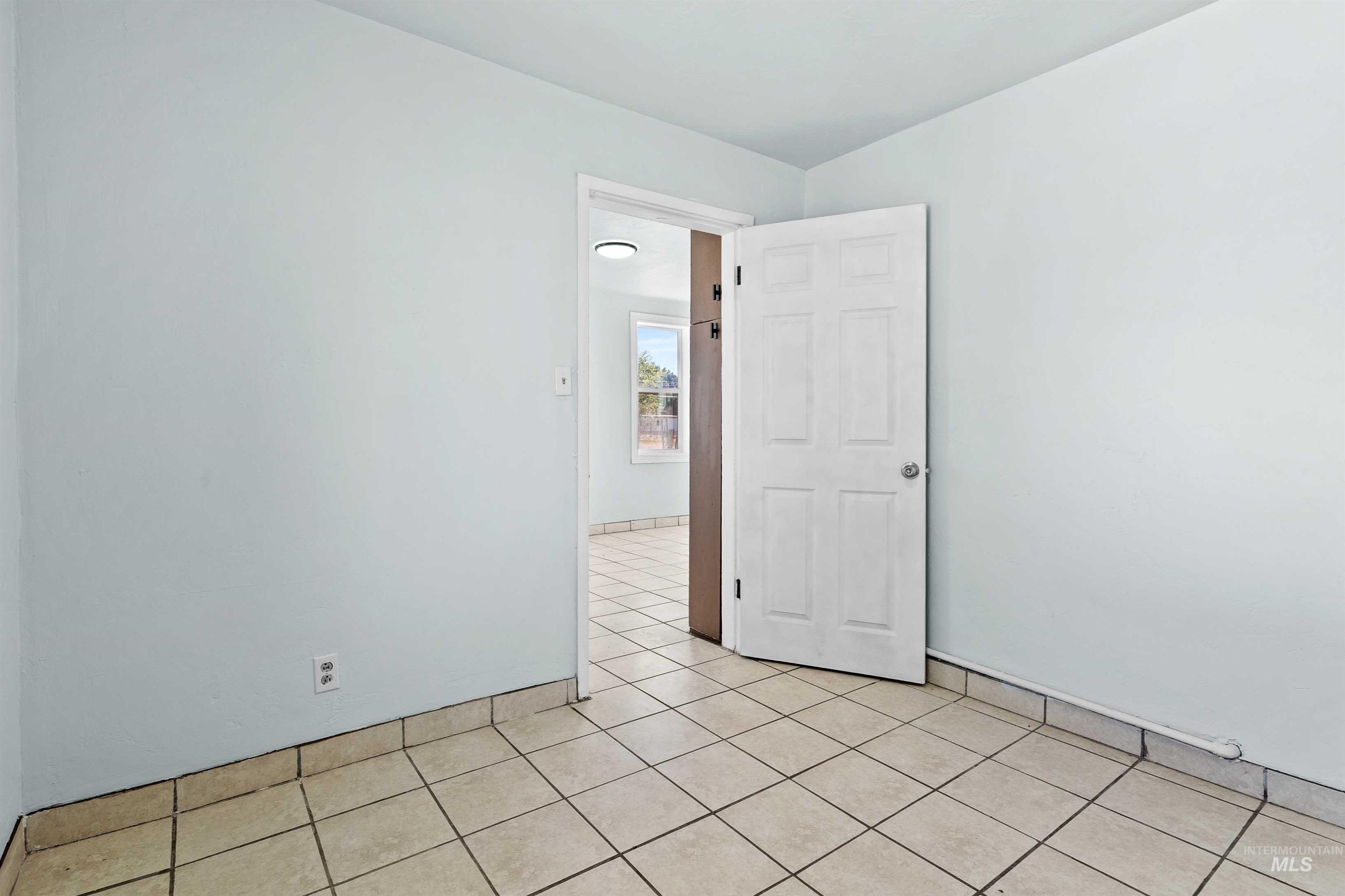 610 W Ave B, Jerome, Idaho 83338, 2 Bedrooms, 1 Bathroom, Residential For Sale, Price $198,900, 98990518