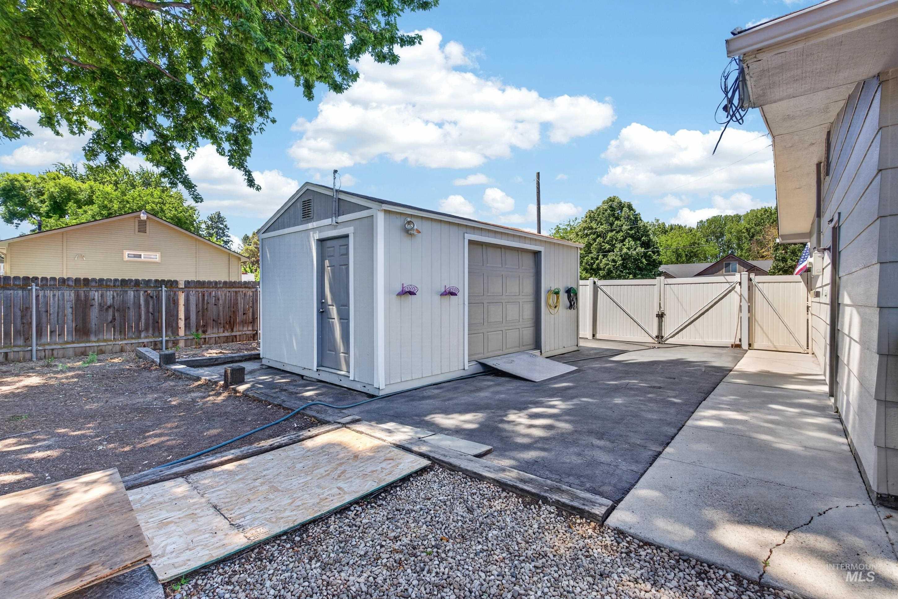 3060 Model Farm Dr, Meridian, Idaho 83642, 3 Bedrooms, 2 Bathrooms, Residential For Sale, Price $675,000, 98990519