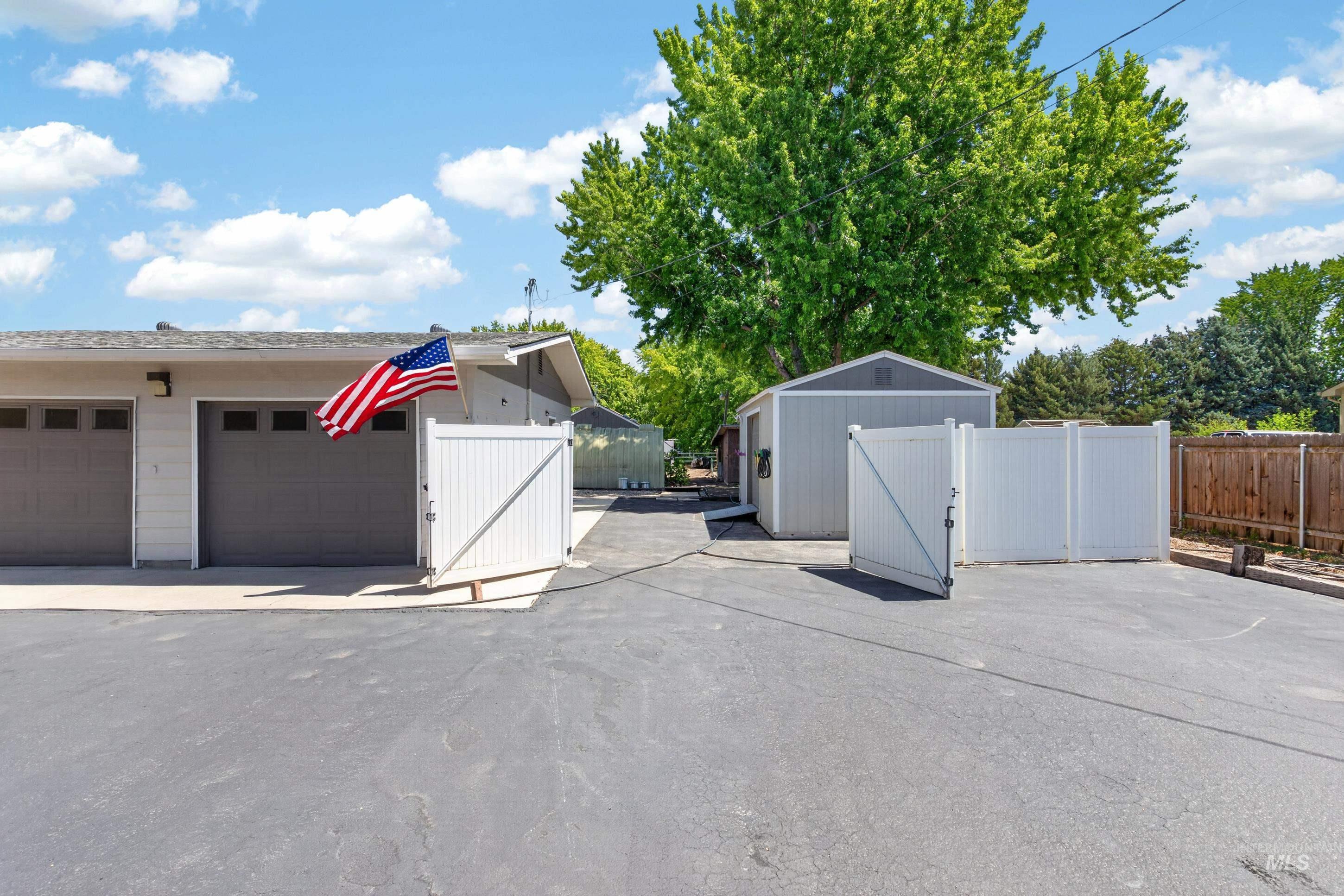 3060 Model Farm Dr, Meridian, Idaho 83642, 3 Bedrooms, 2 Bathrooms, Residential For Sale, Price $675,000, 98990519