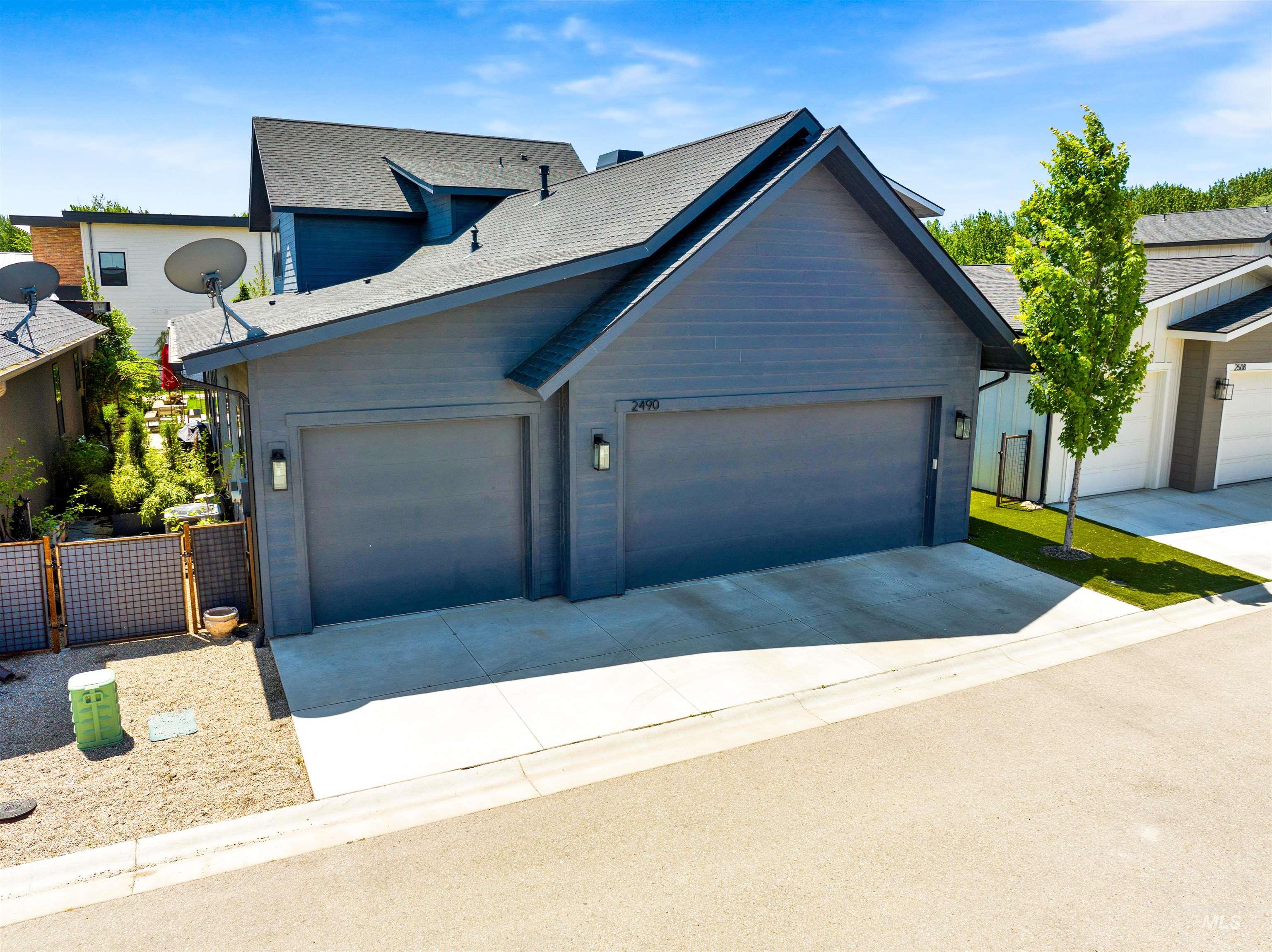 2490 W Rustic Forge St, Eagle, Idaho 83616, 3 Bedrooms, 2.5 Bathrooms, Residential For Sale, Price $930,000,MLS 98990522