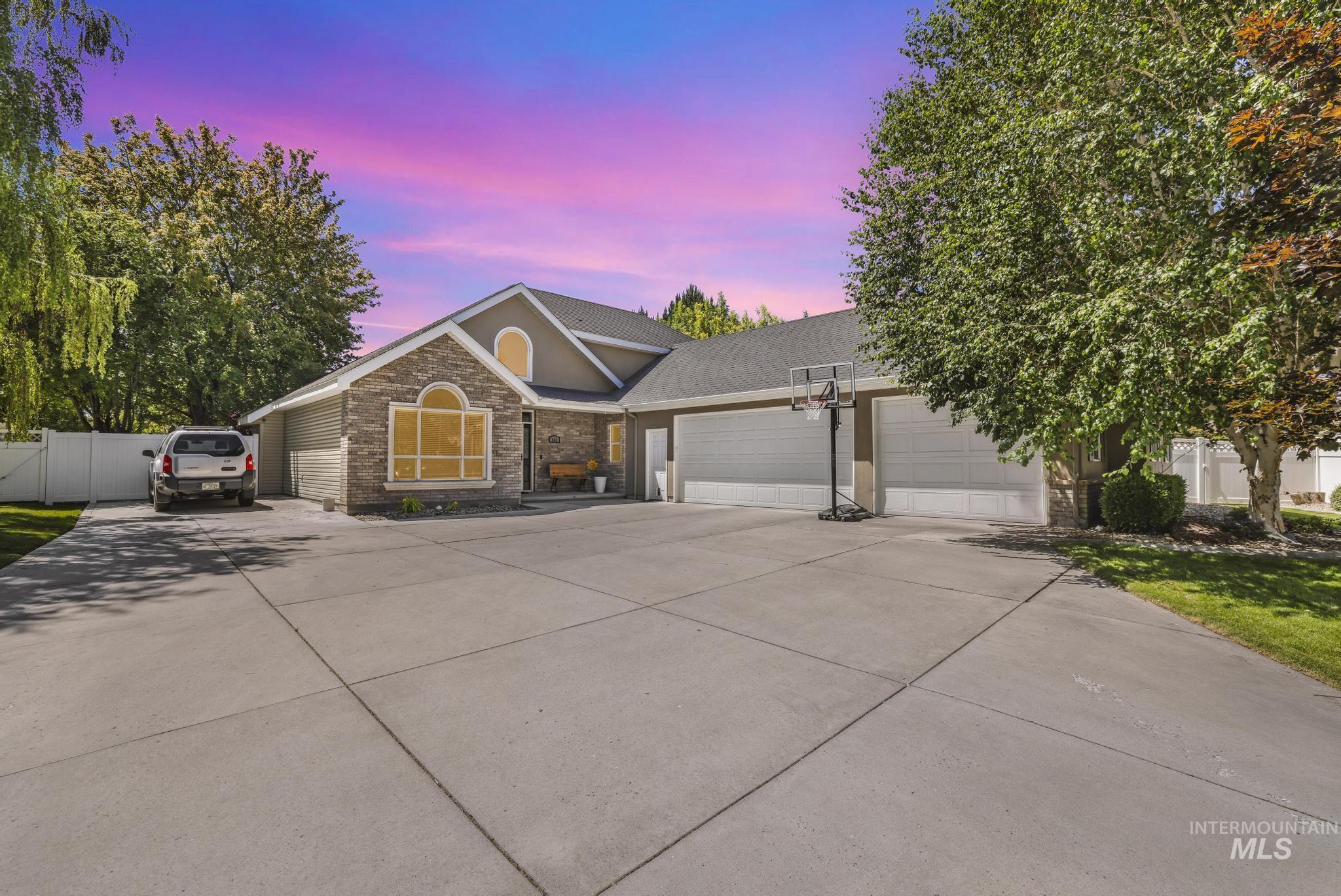 663 Cento Ct, Twin Falls, Idaho 83301-3457, 4 Bedrooms, 3 Bathrooms, Residential For Sale, Price $599,900,MLS 98990526