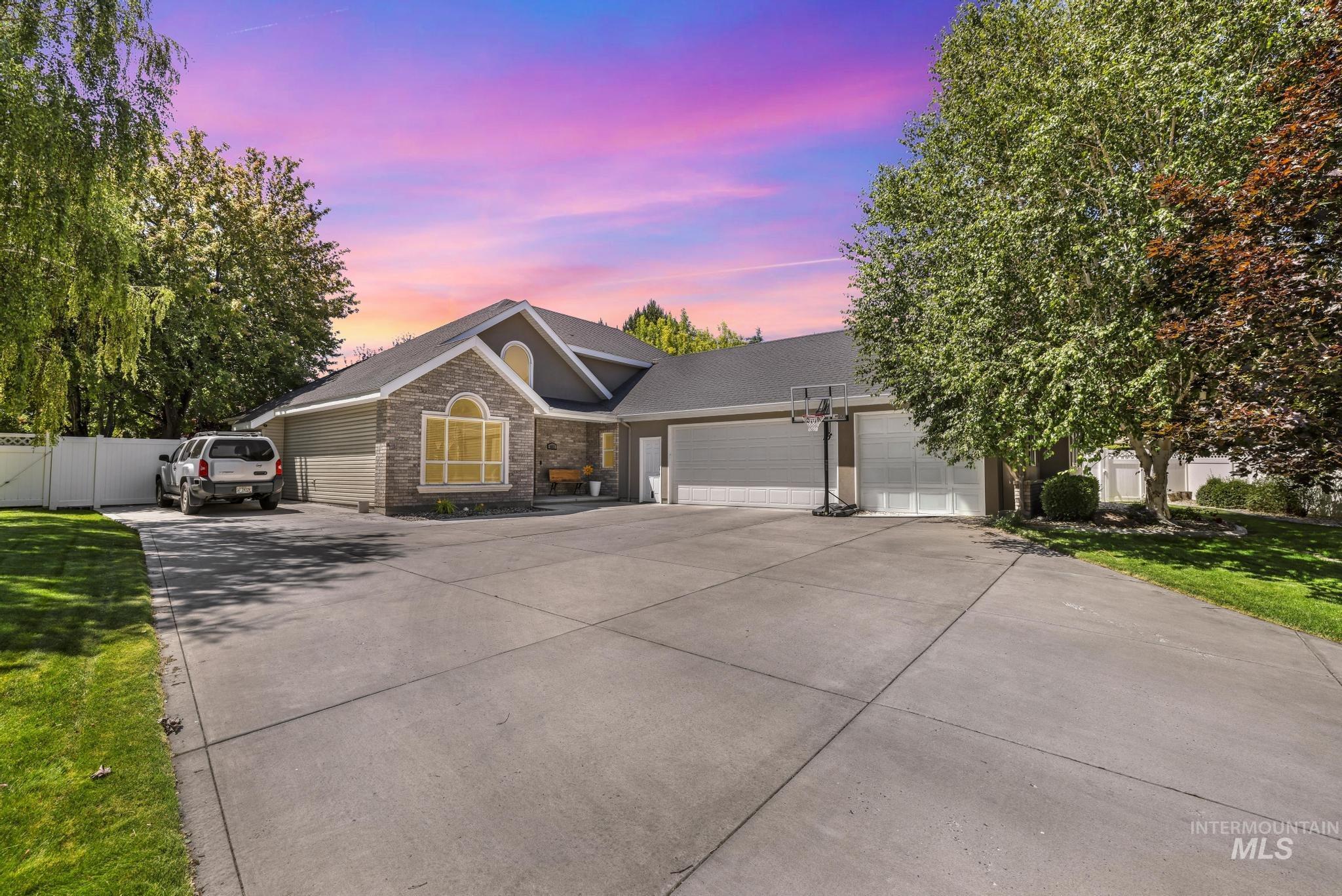663 Cento Ct, Twin Falls, Idaho 83301-3457, 4 Bedrooms, 3 Bathrooms, Residential For Sale, Price $599,900, 98990526