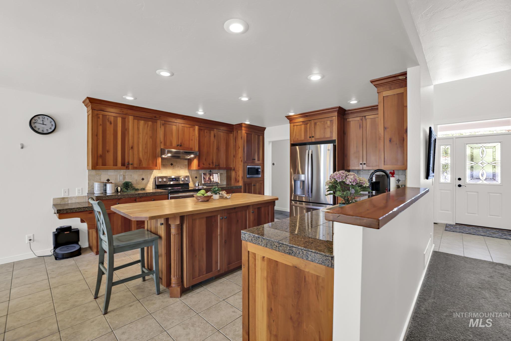 663 Cento Ct, Twin Falls, Idaho 83301-3457, 4 Bedrooms, 3 Bathrooms, Residential For Sale, Price $599,900, 98990526
