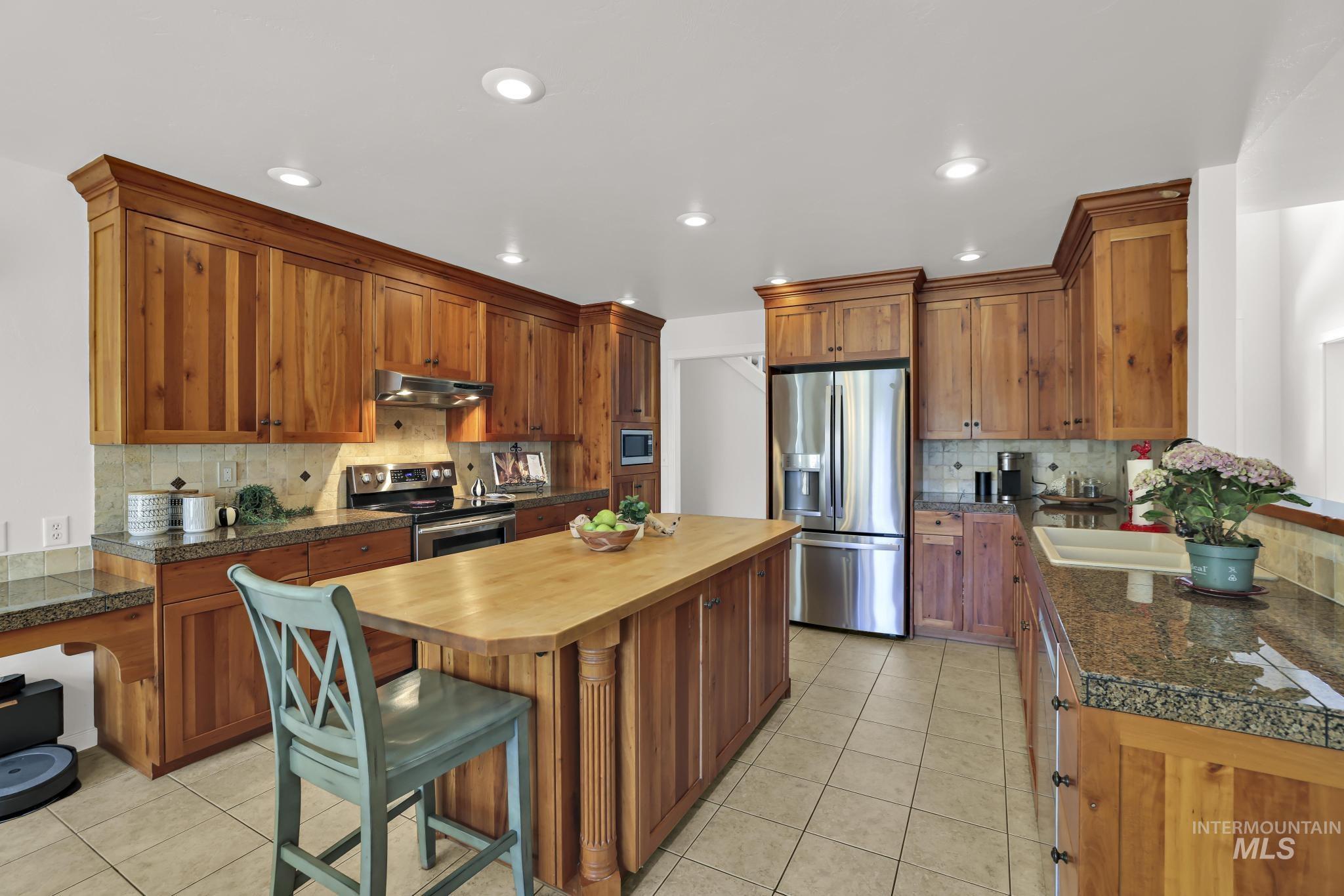 663 Cento Ct, Twin Falls, Idaho 83301-3457, 4 Bedrooms, 3 Bathrooms, Residential For Sale, Price $599,900, 98990526