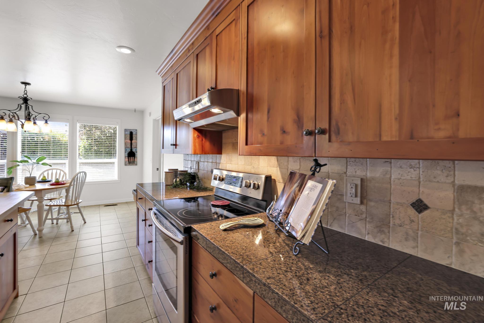 663 Cento Ct, Twin Falls, Idaho 83301-3457, 4 Bedrooms, 3 Bathrooms, Residential For Sale, Price $599,900, 98990526