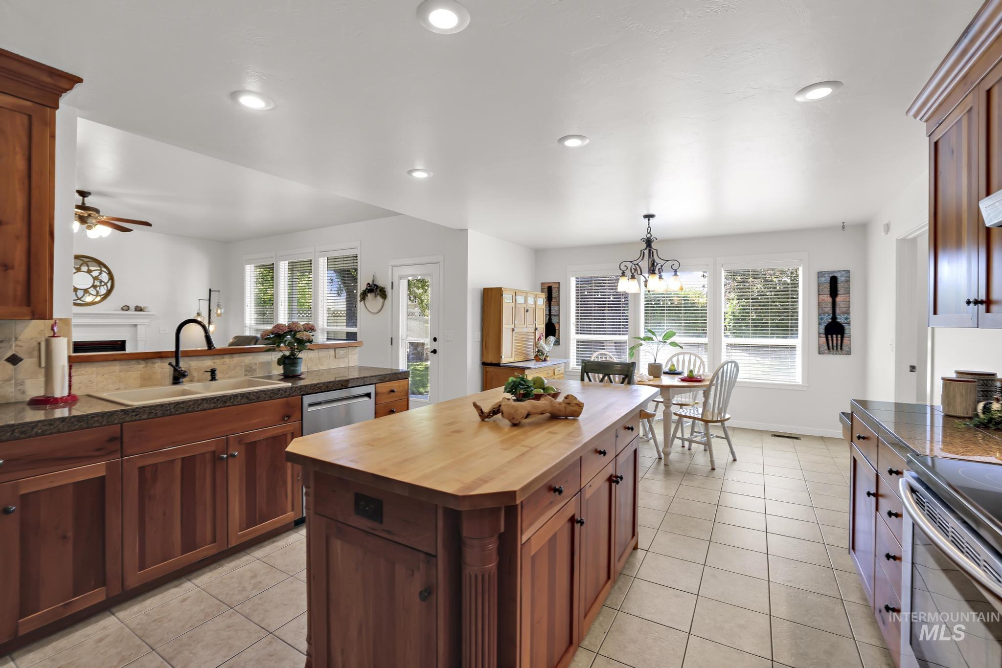 663 Cento Ct, Twin Falls, Idaho 83301-3457, 4 Bedrooms, 3 Bathrooms, Residential For Sale, Price $599,900, 98990526
