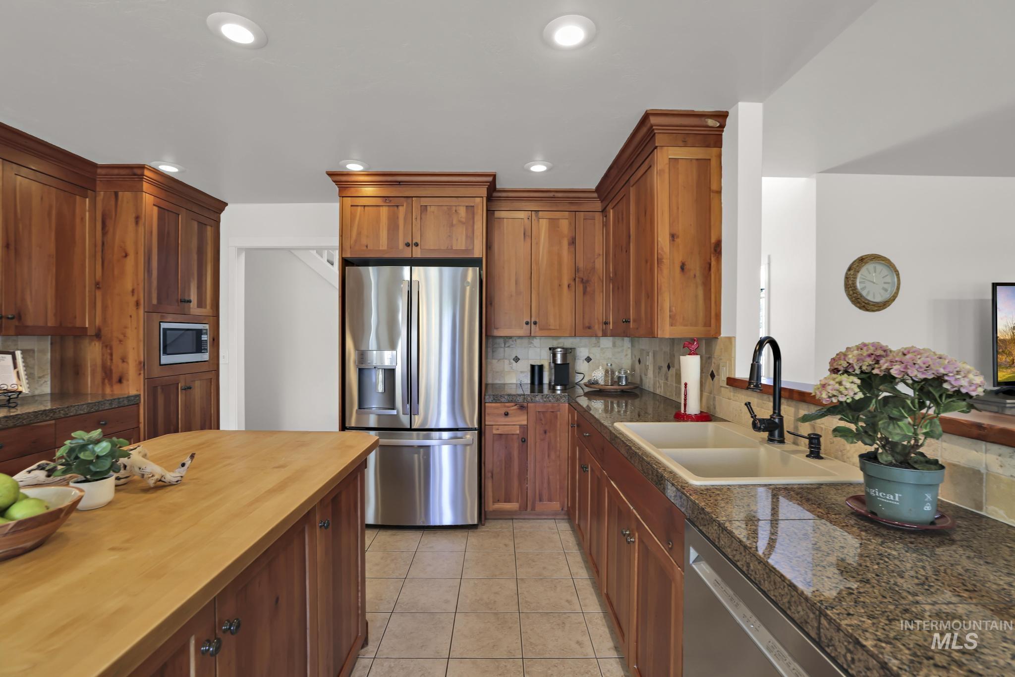 663 Cento Ct, Twin Falls, Idaho 83301-3457, 4 Bedrooms, 3 Bathrooms, Residential For Sale, Price $599,900, 98990526