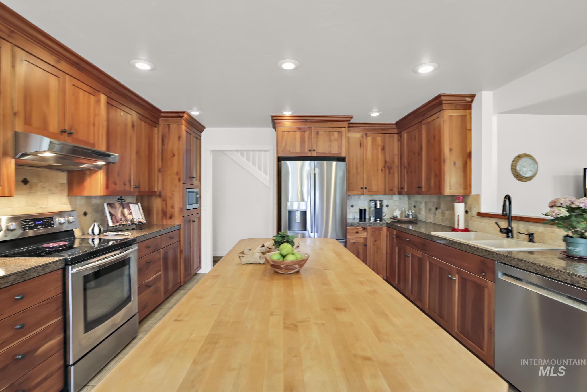 663 Cento Ct, Twin Falls, Idaho 83301-3457, 4 Bedrooms, 3 Bathrooms, Residential For Sale, Price $599,900, 98990526