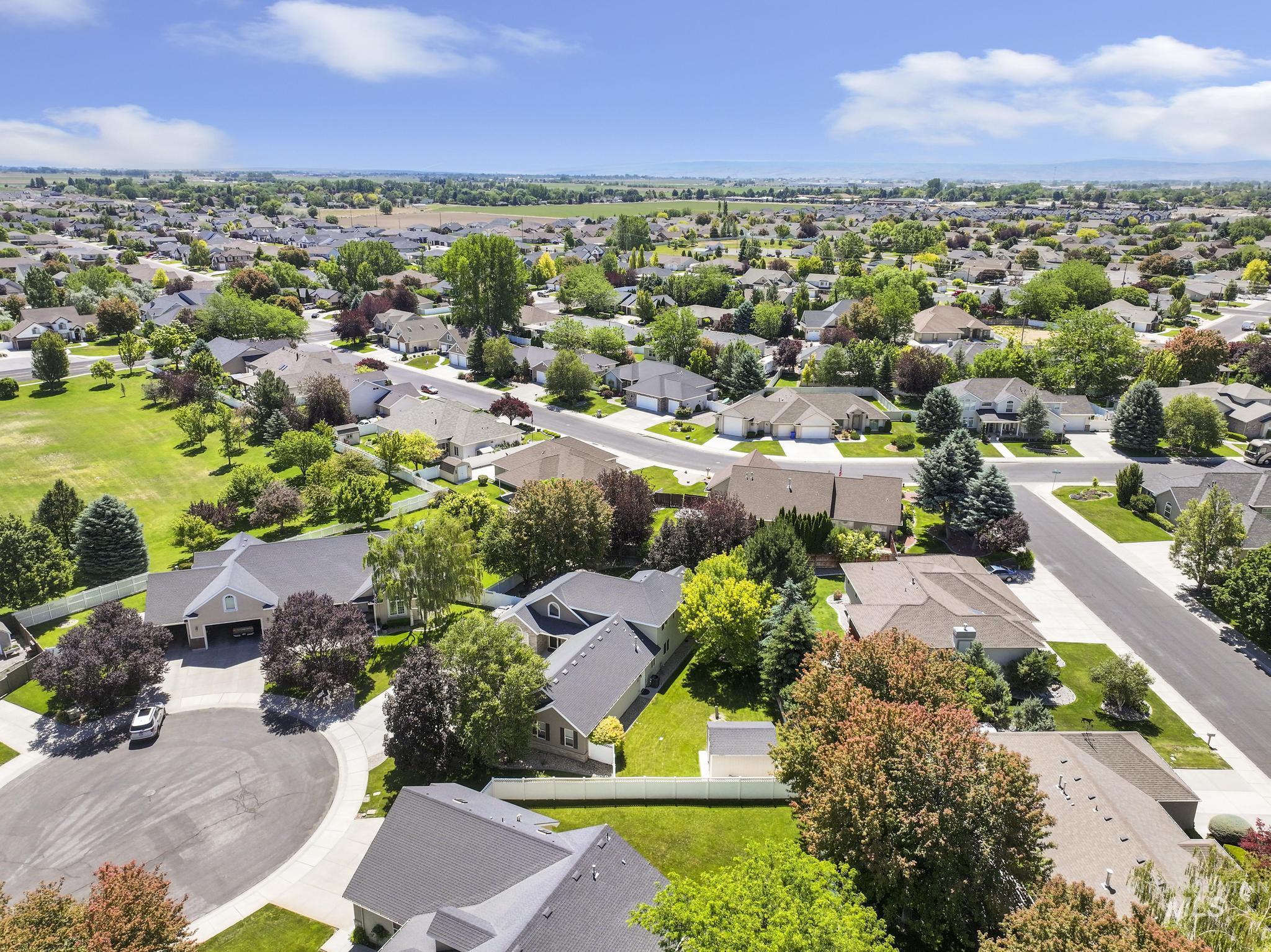 663 Cento Ct, Twin Falls, Idaho 83301-3457, 4 Bedrooms, 3 Bathrooms, Residential For Sale, Price $599,900, 98990526