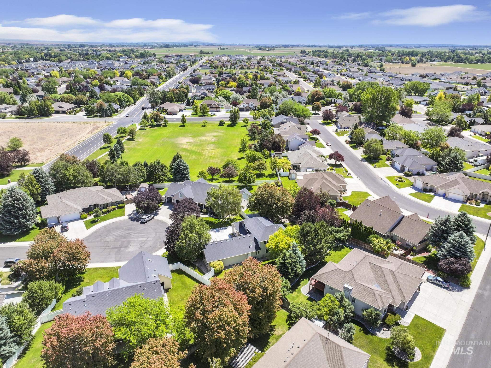 663 Cento Ct, Twin Falls, Idaho 83301-3457, 4 Bedrooms, 3 Bathrooms, Residential For Sale, Price $599,900, 98990526