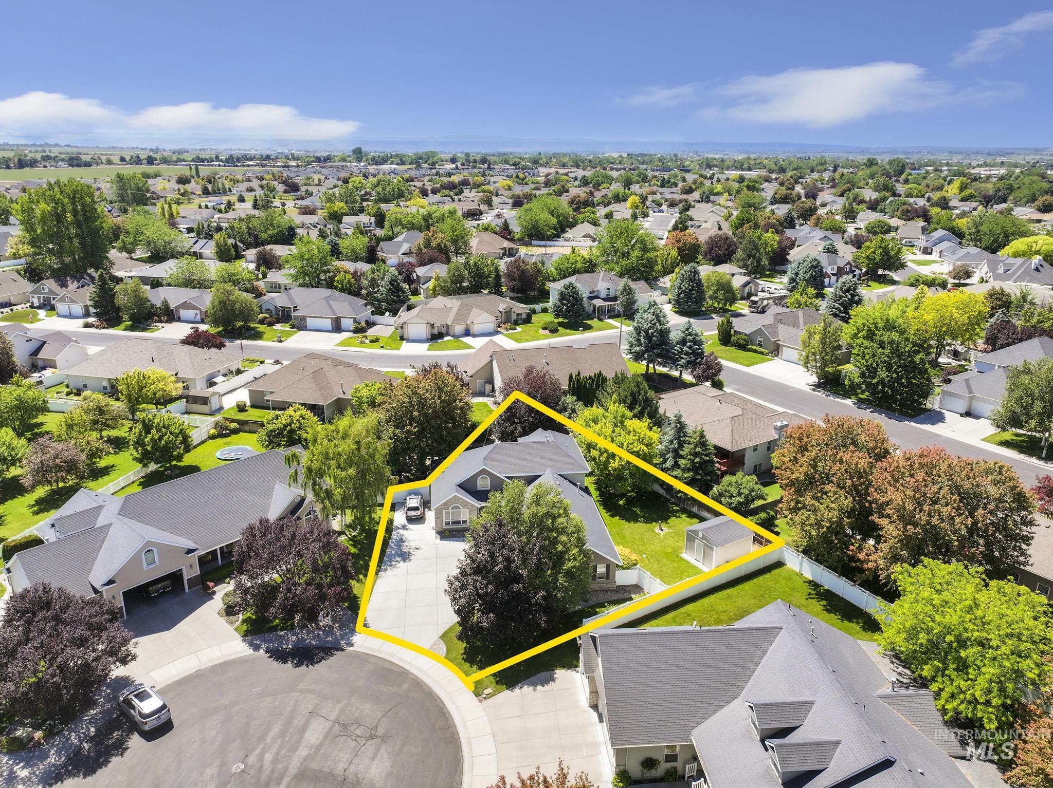 663 Cento Ct, Twin Falls, Idaho 83301-3457, 4 Bedrooms, 3 Bathrooms, Residential For Sale, Price $599,900, 98990526