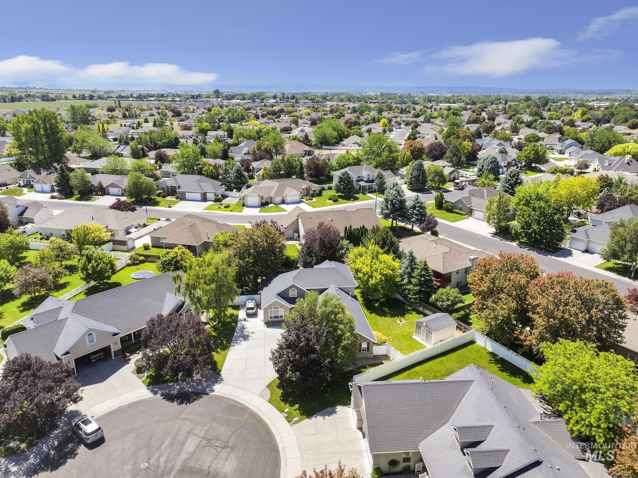 663 Cento Ct, Twin Falls, Idaho 83301-3457, 4 Bedrooms, 3 Bathrooms, Residential For Sale, Price $599,900, 98990526
