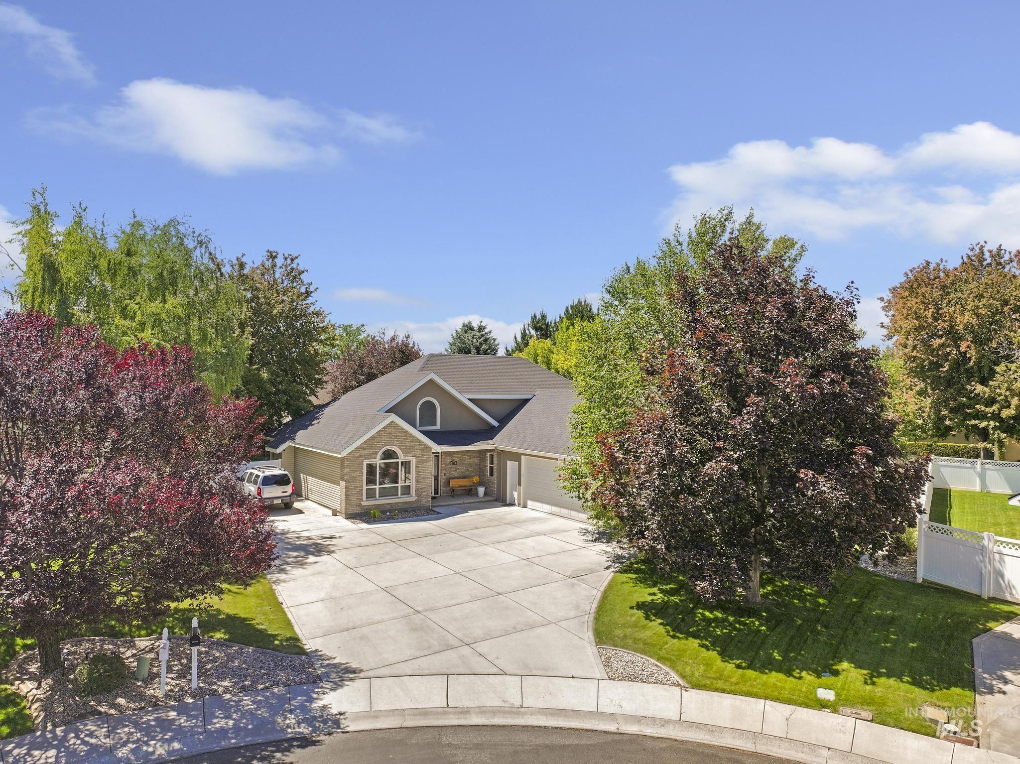663 Cento Ct, Twin Falls, Idaho 83301-3457, 4 Bedrooms, 3 Bathrooms, Residential For Sale, Price $599,900, 98990526