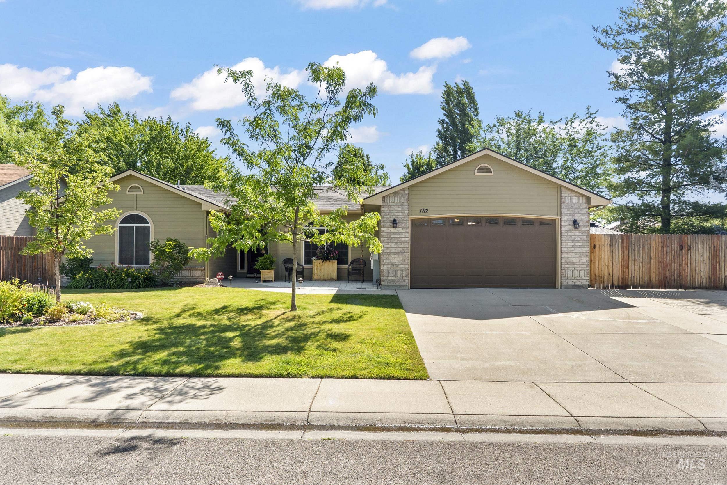 1712 N Eagle Creek Way, Eagle, Idaho 83616, 3 Bedrooms, 2 Bathrooms, Residential For Sale, Price $520,000,MLS 98990528