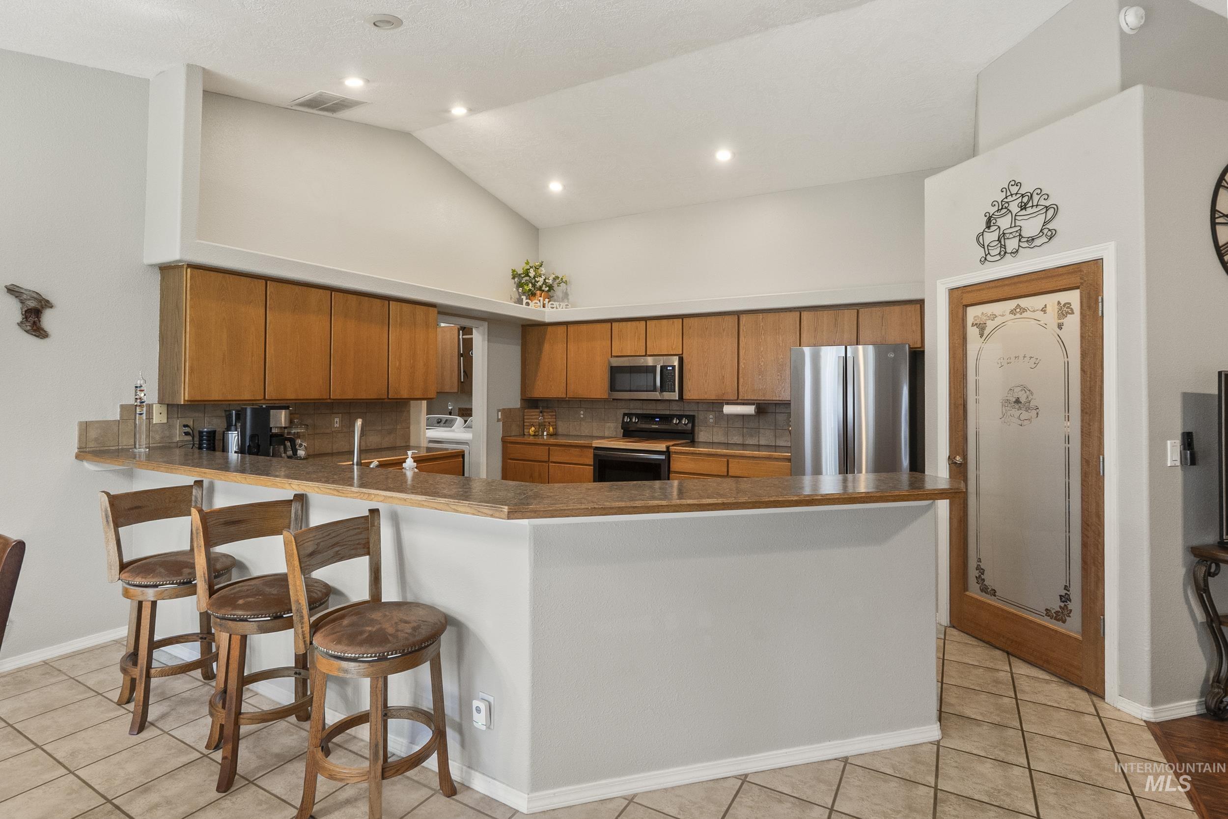 1712 N Eagle Creek Way, Eagle, Idaho 83616, 3 Bedrooms, 2 Bathrooms, Residential For Sale, Price $520,000,MLS 98990528