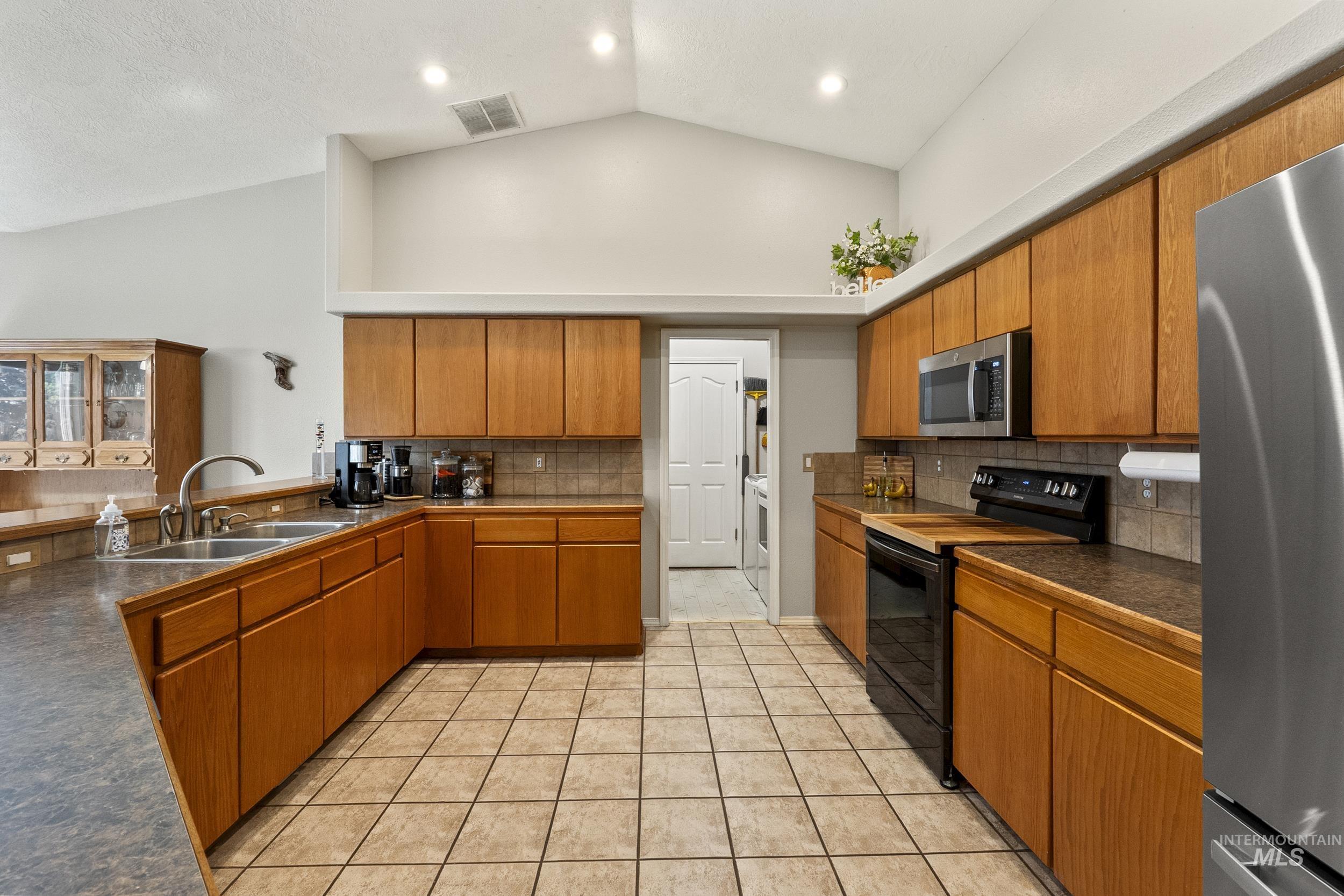 1712 N Eagle Creek Way, Eagle, Idaho 83616, 3 Bedrooms, 2 Bathrooms, Residential For Sale, Price $520,000,MLS 98990528