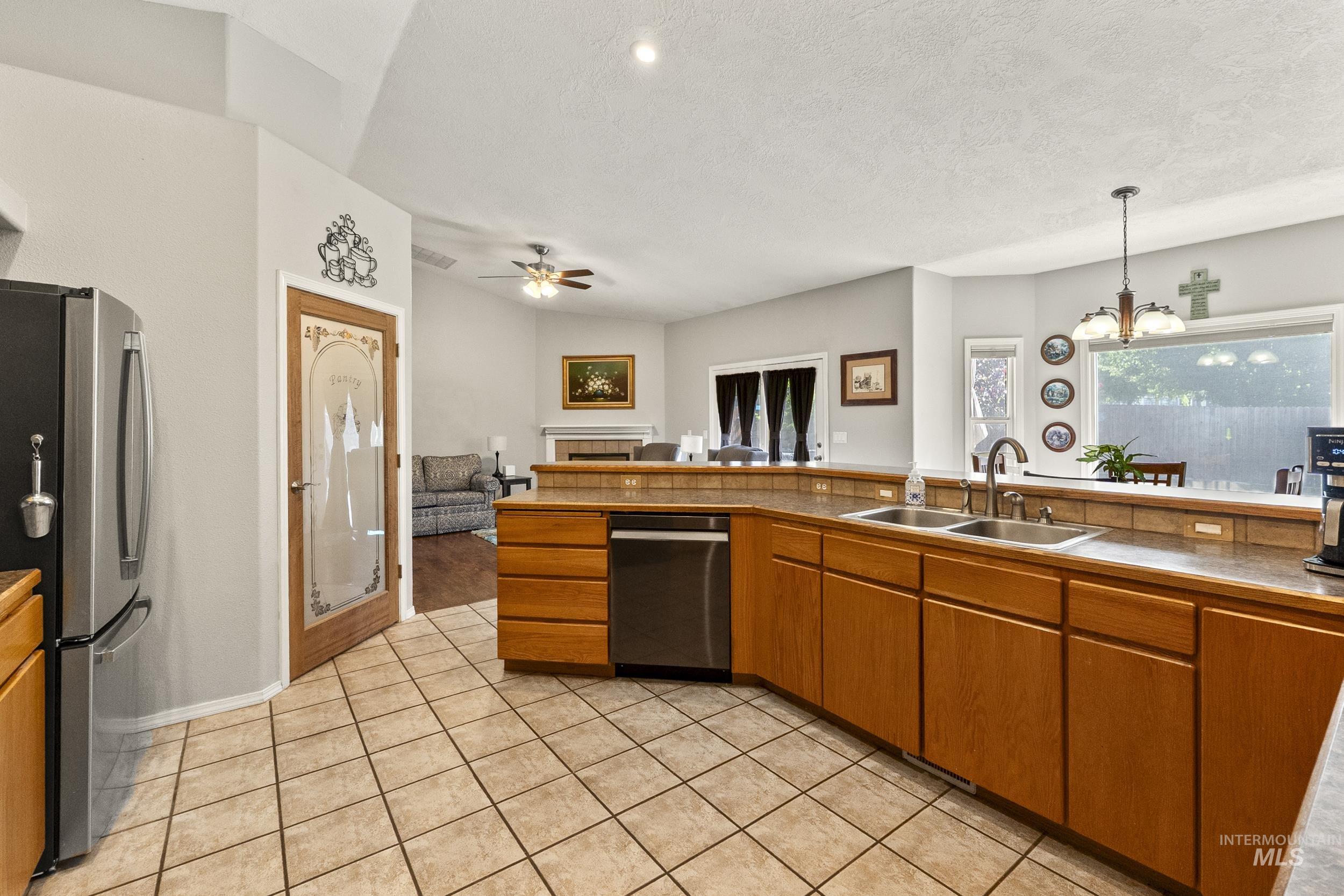 1712 N Eagle Creek Way, Eagle, Idaho 83616, 3 Bedrooms, 2 Bathrooms, Residential For Sale, Price $520,000,MLS 98990528