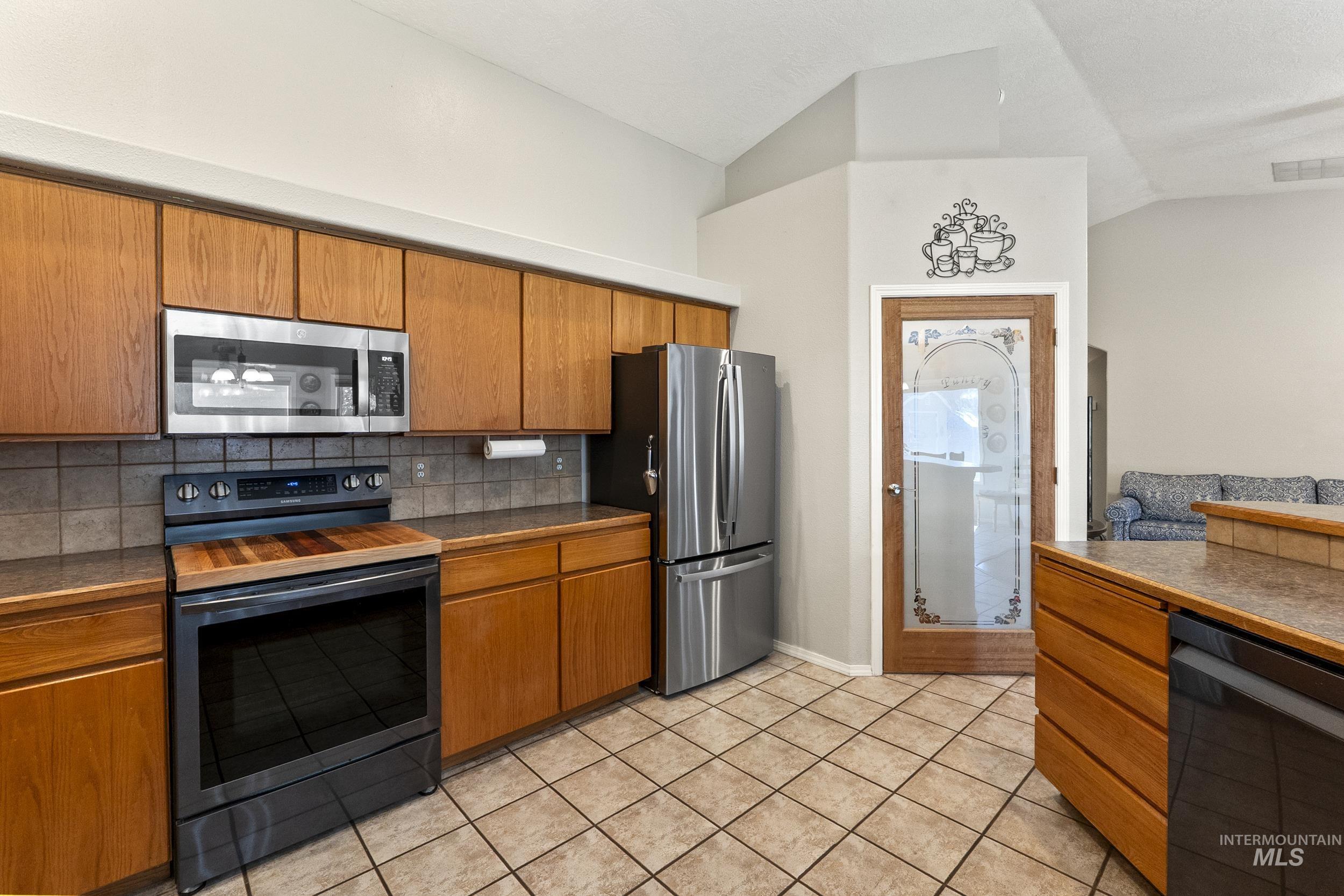1712 N Eagle Creek Way, Eagle, Idaho 83616, 3 Bedrooms, 2 Bathrooms, Residential For Sale, Price $520,000,MLS 98990528