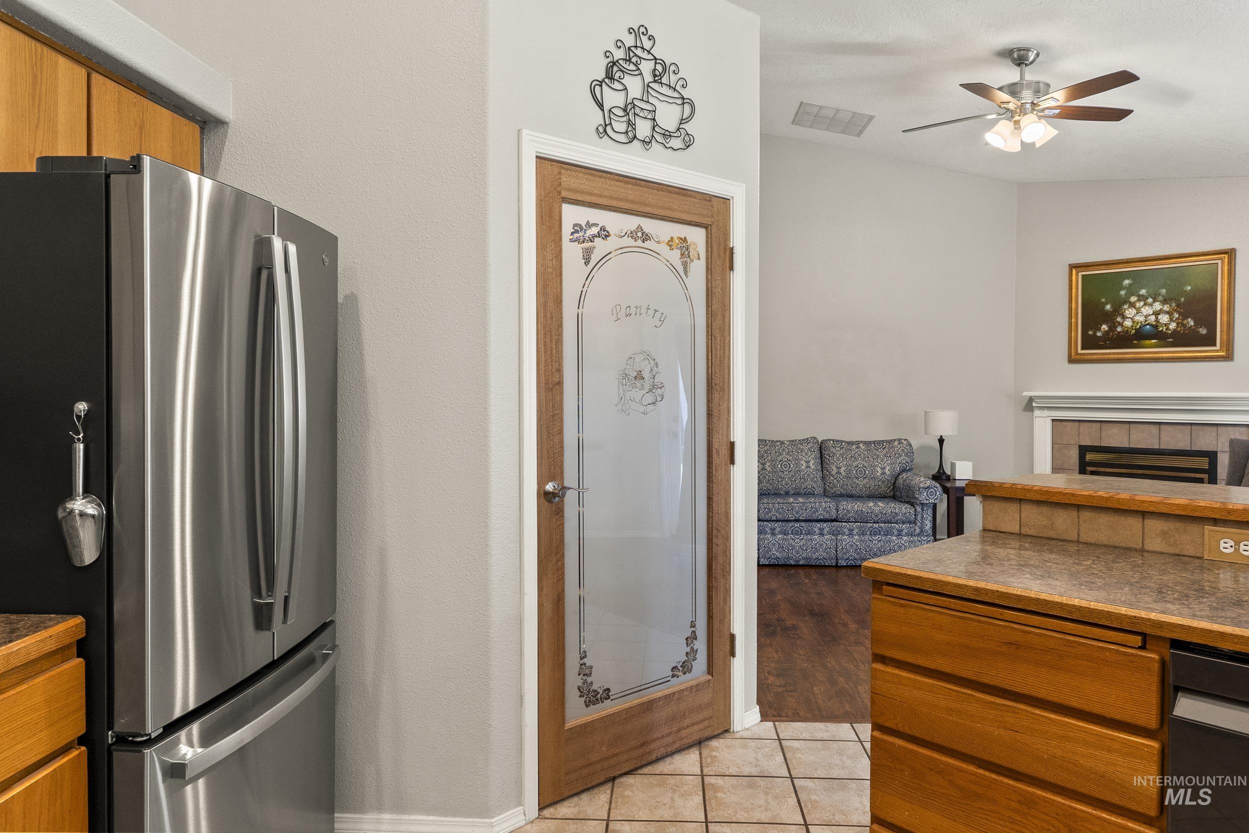 1712 N Eagle Creek Way, Eagle, Idaho 83616, 3 Bedrooms, 2 Bathrooms, Residential For Sale, Price $520,000,MLS 98990528