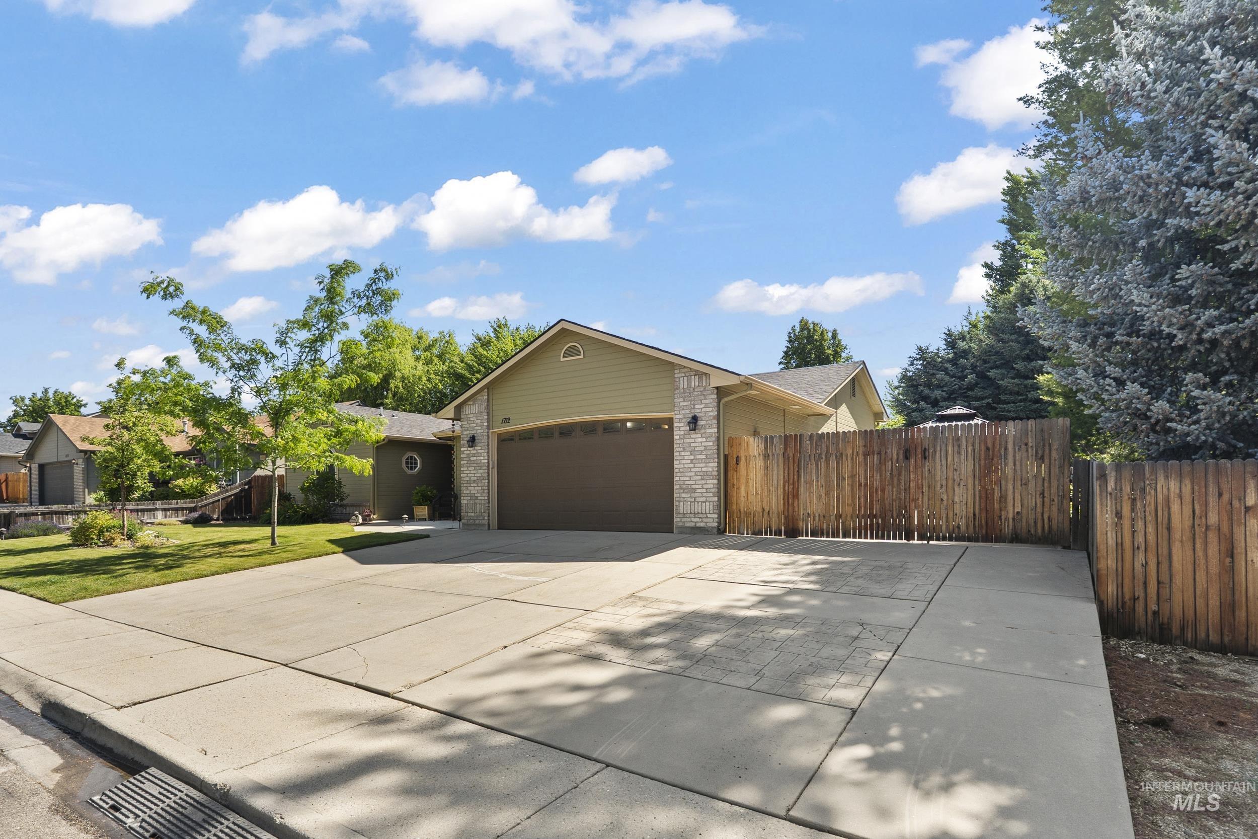 1712 N Eagle Creek Way, Eagle, Idaho 83616, 3 Bedrooms, 2 Bathrooms, Residential For Sale, Price $520,000,MLS 98990528