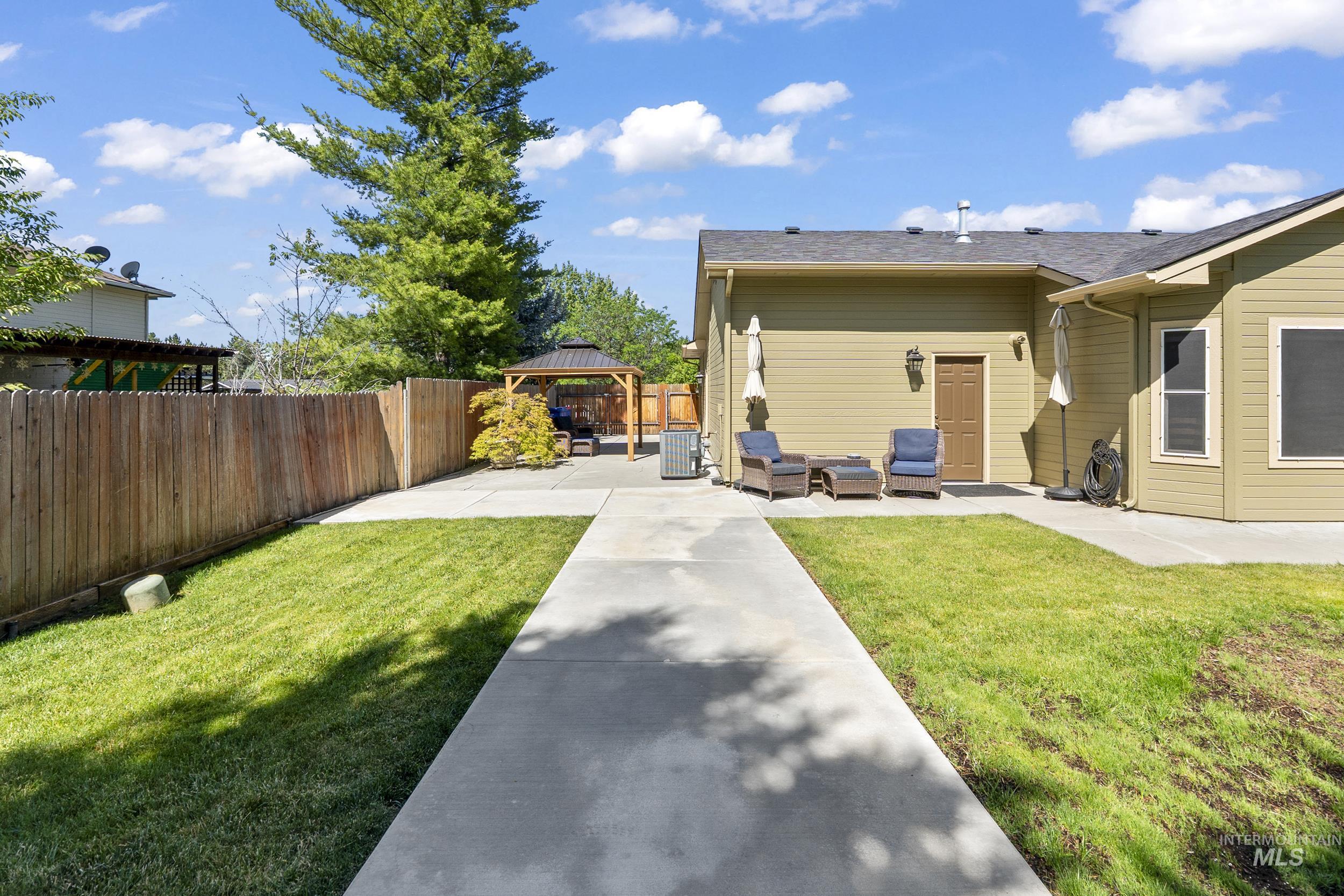 1712 N Eagle Creek Way, Eagle, Idaho 83616, 3 Bedrooms, 2 Bathrooms, Residential For Sale, Price $520,000,MLS 98990528