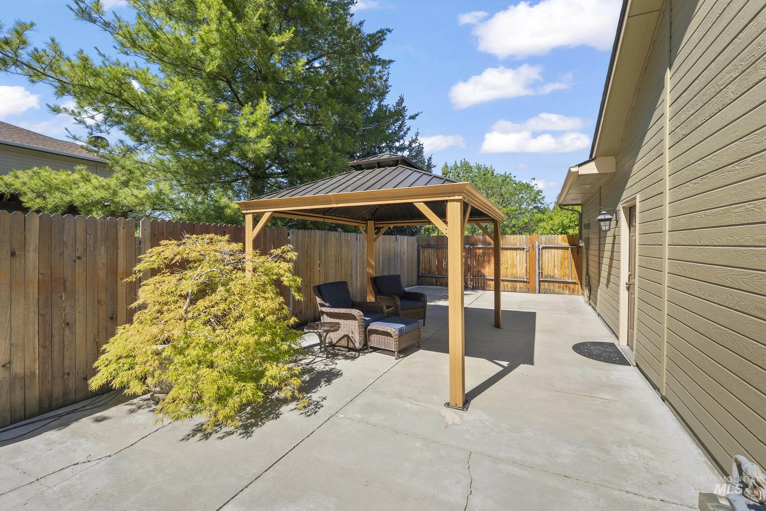 1712 N Eagle Creek Way, Eagle, Idaho 83616, 3 Bedrooms, 2 Bathrooms, Residential For Sale, Price $520,000,MLS 98990528