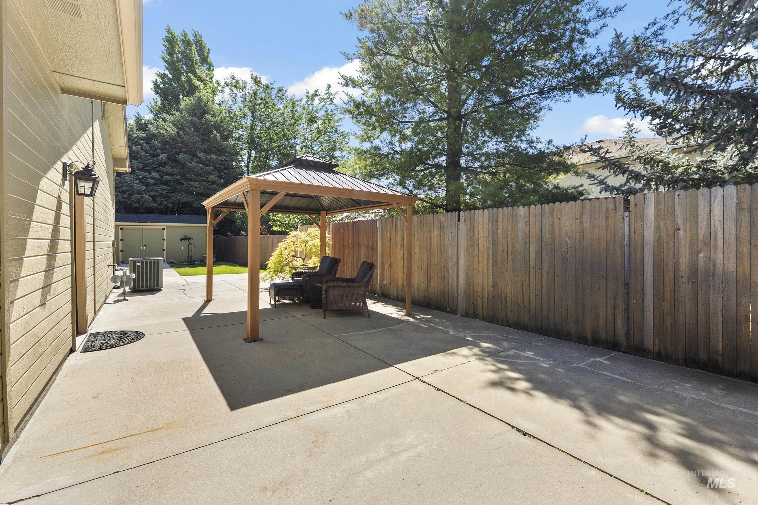 1712 N Eagle Creek Way, Eagle, Idaho 83616, 3 Bedrooms, 2 Bathrooms, Residential For Sale, Price $520,000,MLS 98990528