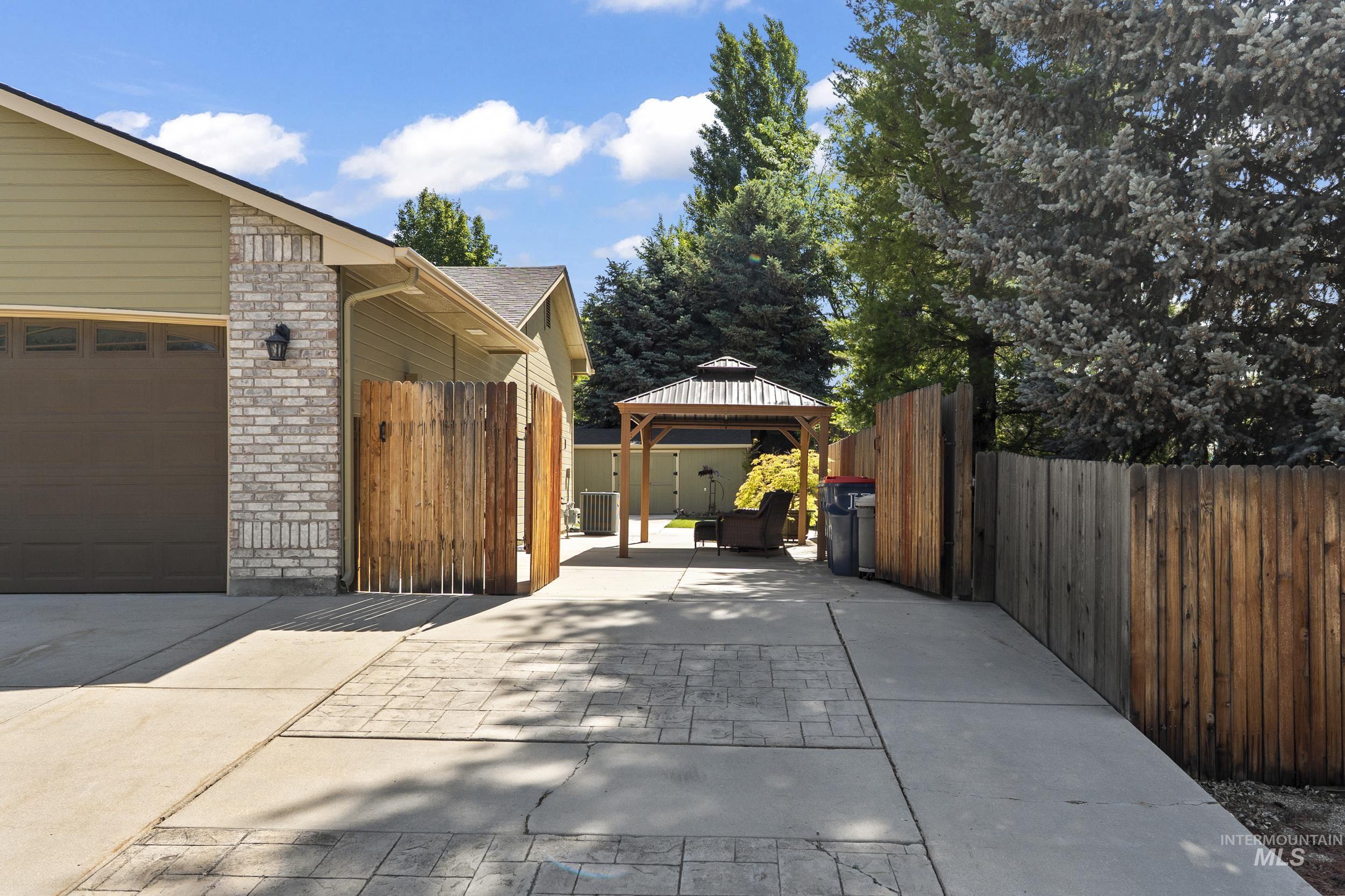1712 N Eagle Creek Way, Eagle, Idaho 83616, 3 Bedrooms, 2 Bathrooms, Residential For Sale, Price $520,000,MLS 98990528