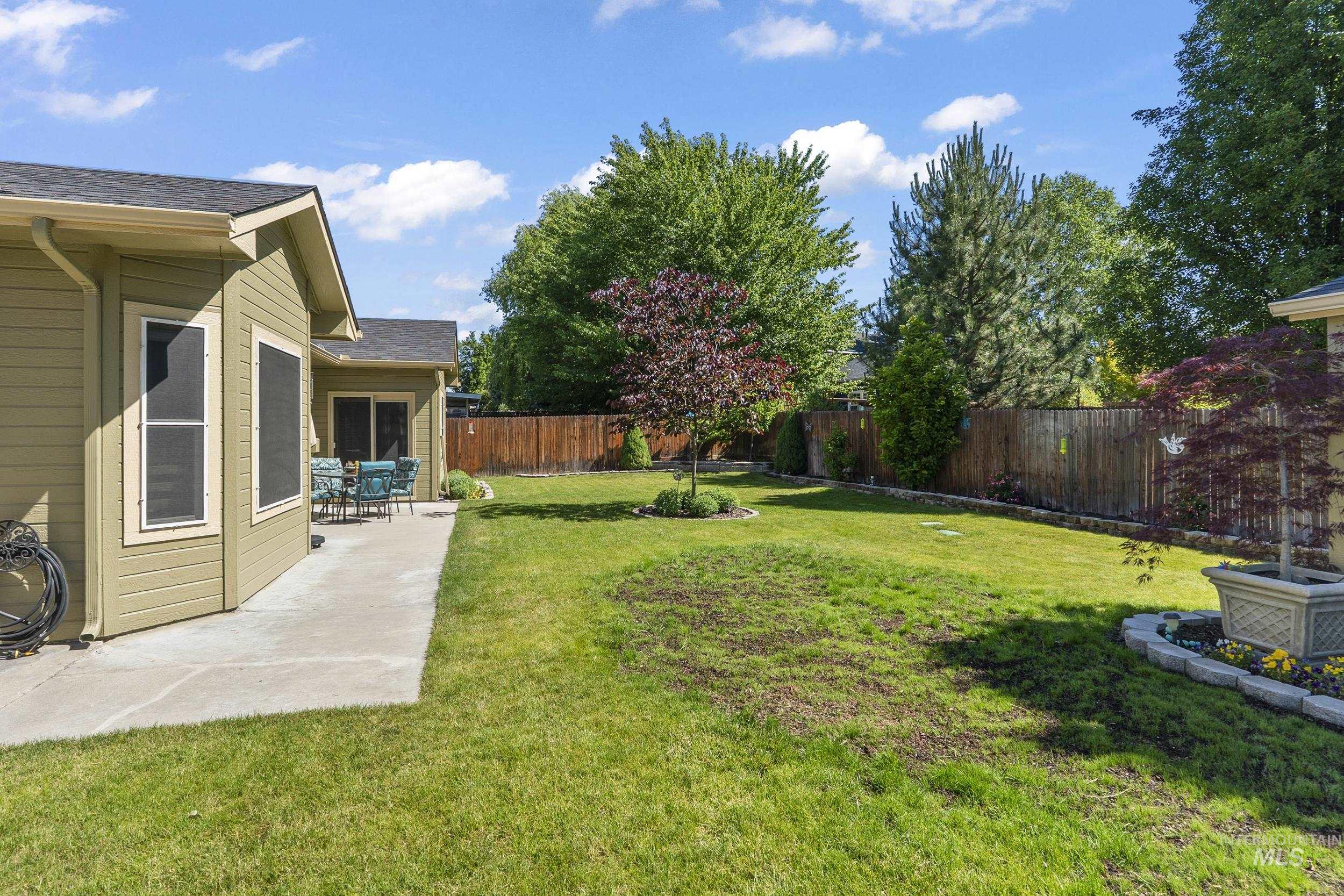 1712 N Eagle Creek Way, Eagle, Idaho 83616, 3 Bedrooms, 2 Bathrooms, Residential For Sale, Price $520,000,MLS 98990528